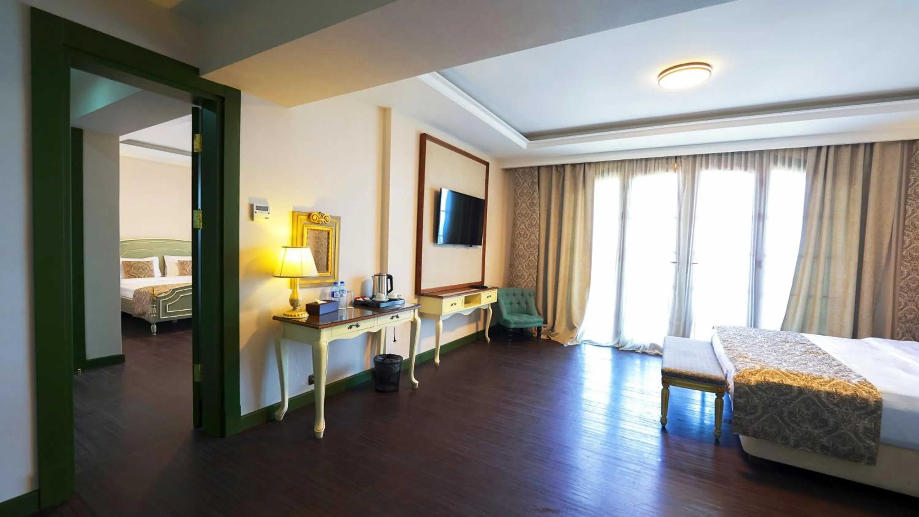 Communal lounge/ TV room, Bed in Sapphire Marine