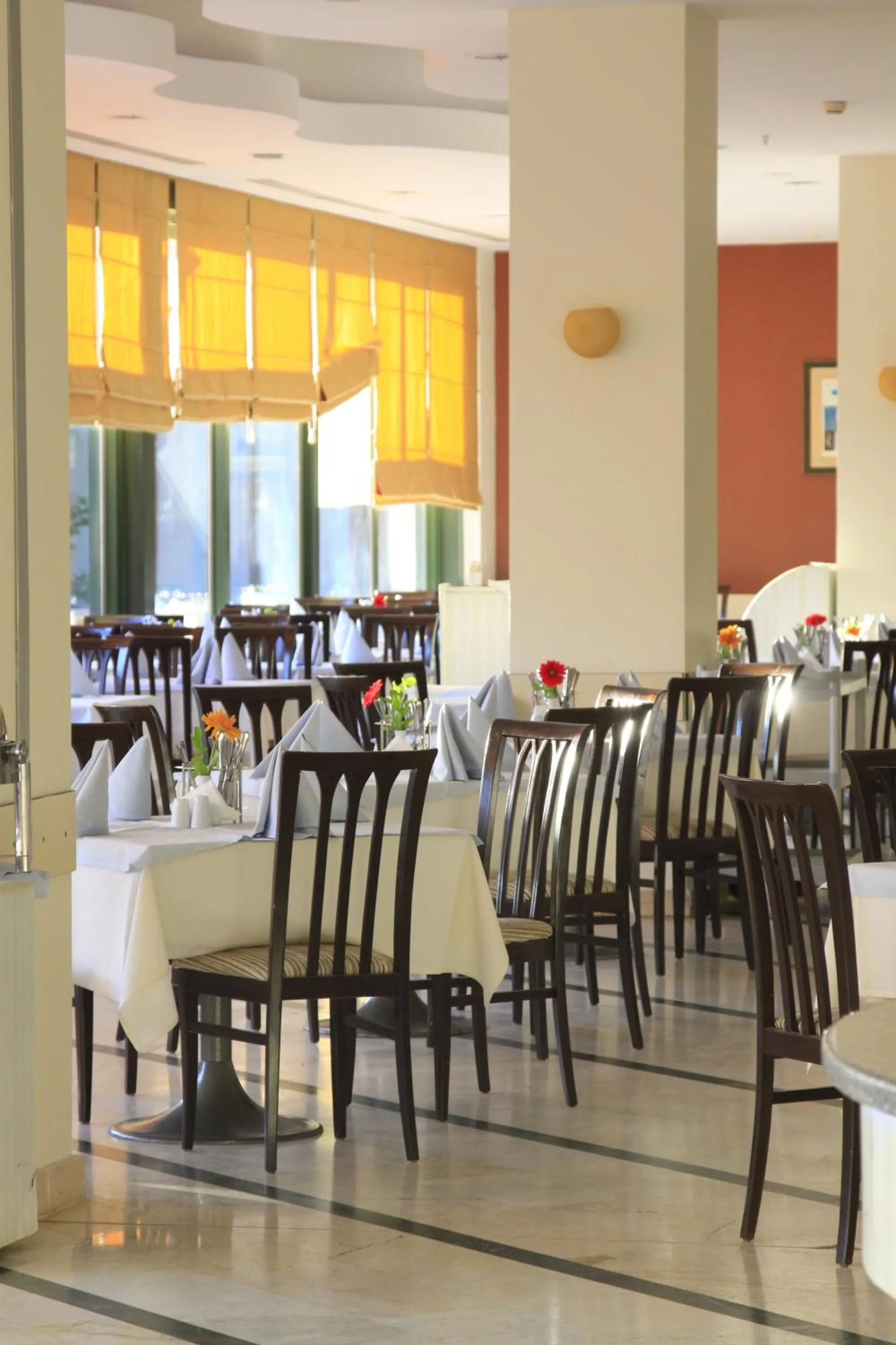 Restaurant/places to eat in AQI Pegasos Resort