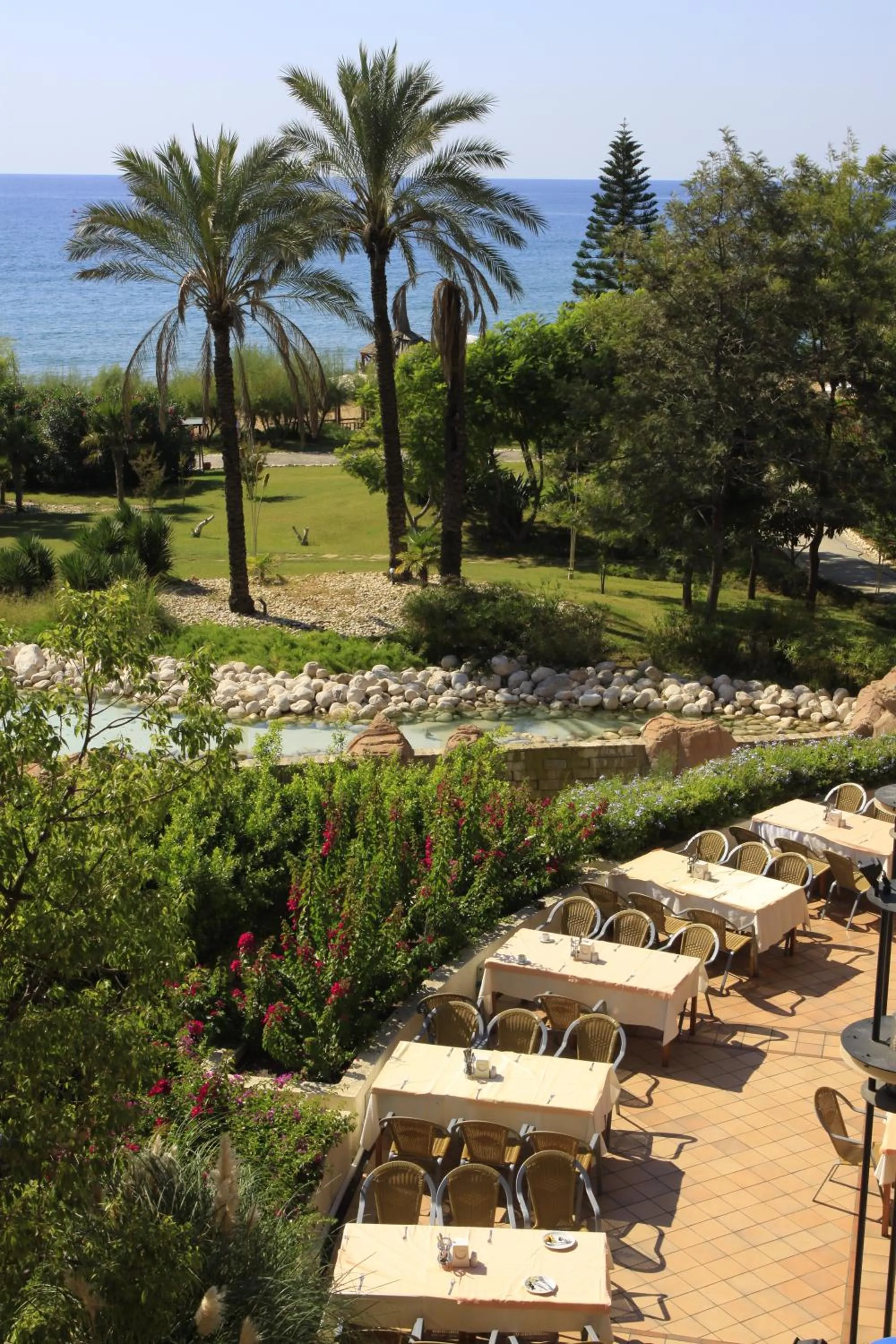 Restaurant/places to eat in AQI Pegasos Resort