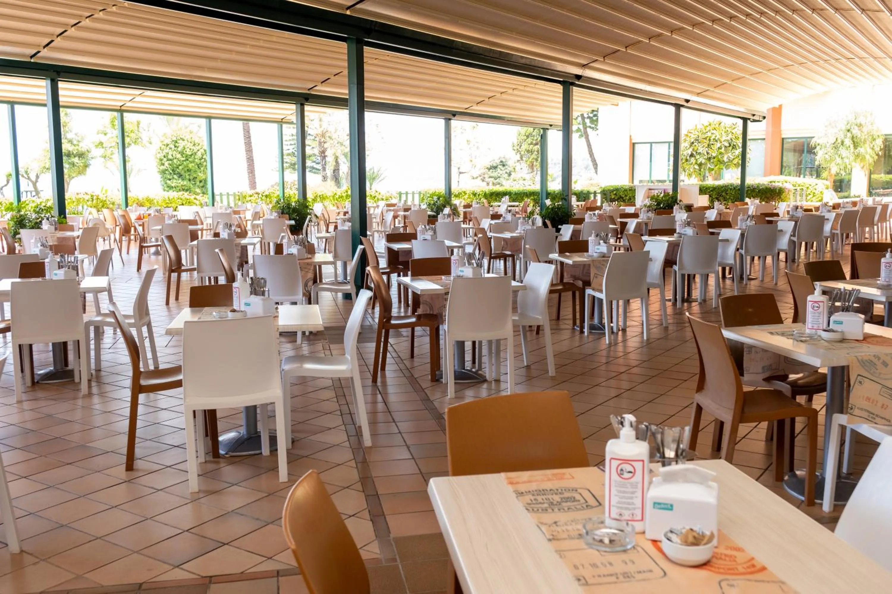 Restaurant/places to eat in AQI Pegasos Resort