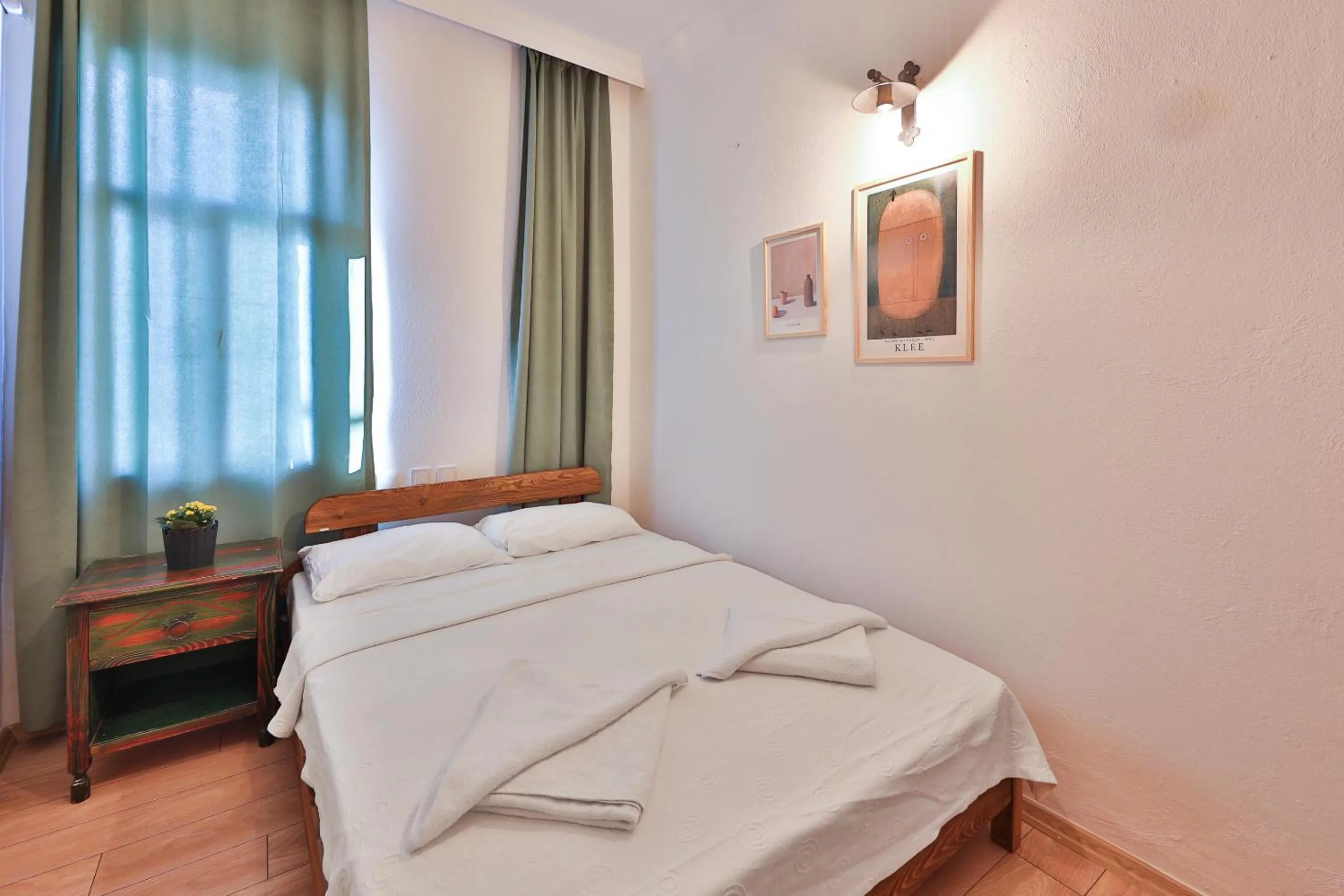 Photo of the whole room, Bed in Bahar Pansiyon