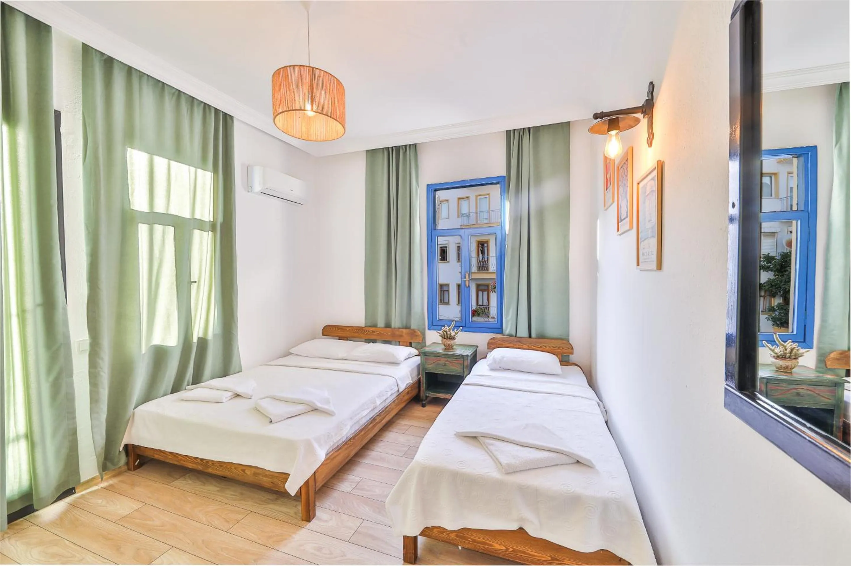 Photo of the whole room, Bed in Bahar Pansiyon