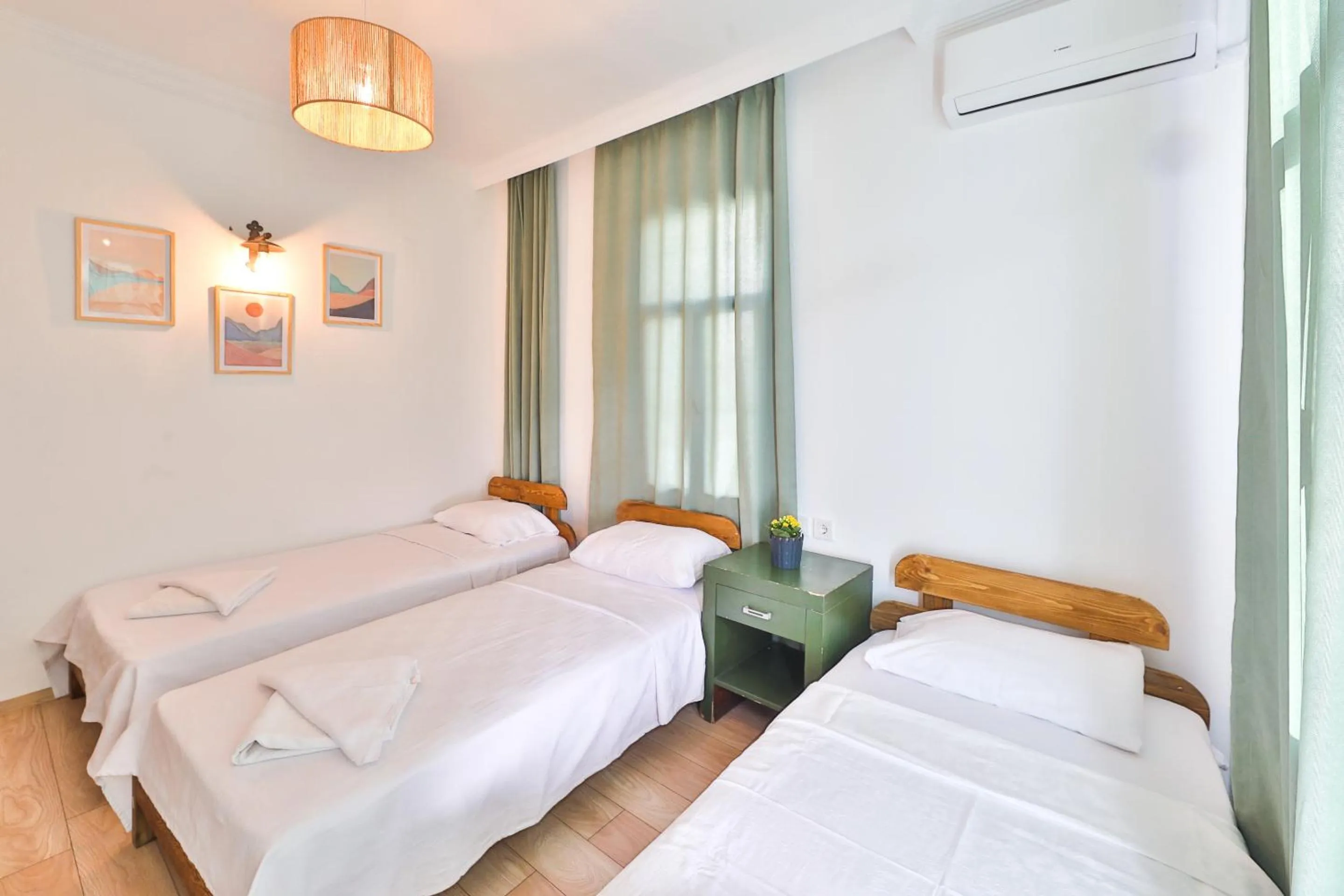 Photo of the whole room, Bed in Bahar Pansiyon