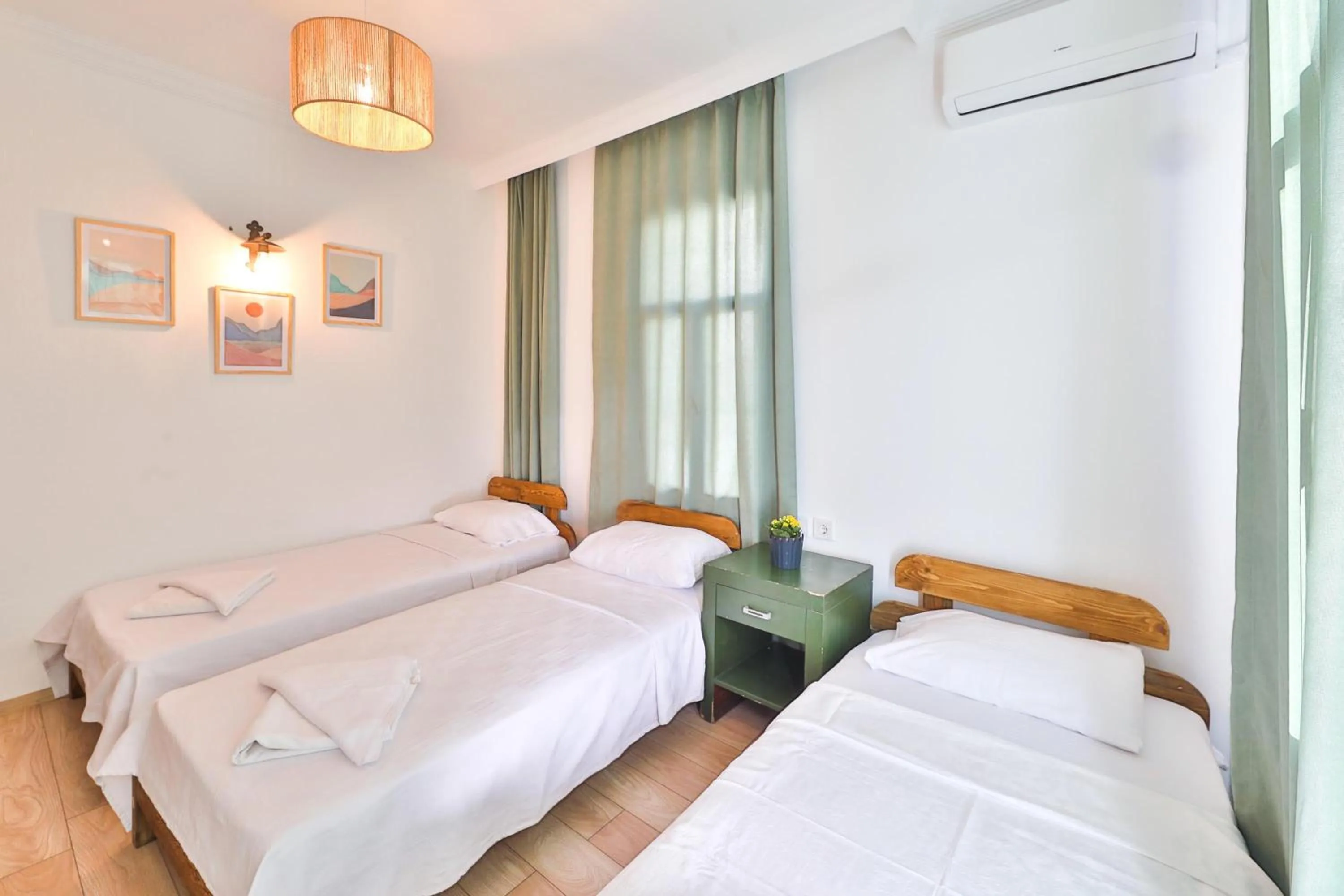 Photo of the whole room, Bed in Bahar Pansiyon