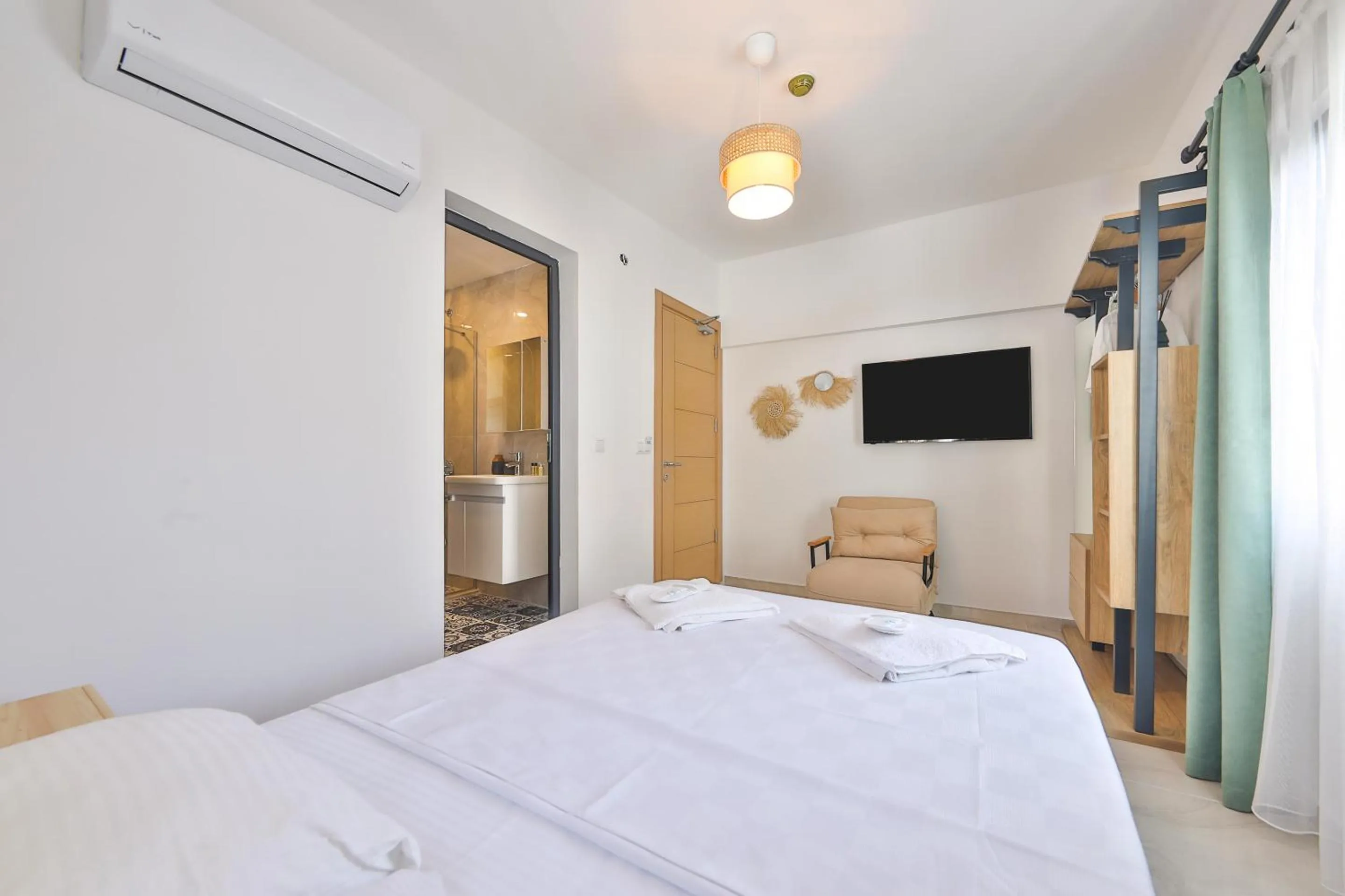 Photo of the whole room, Bed in Bahar Pansiyon