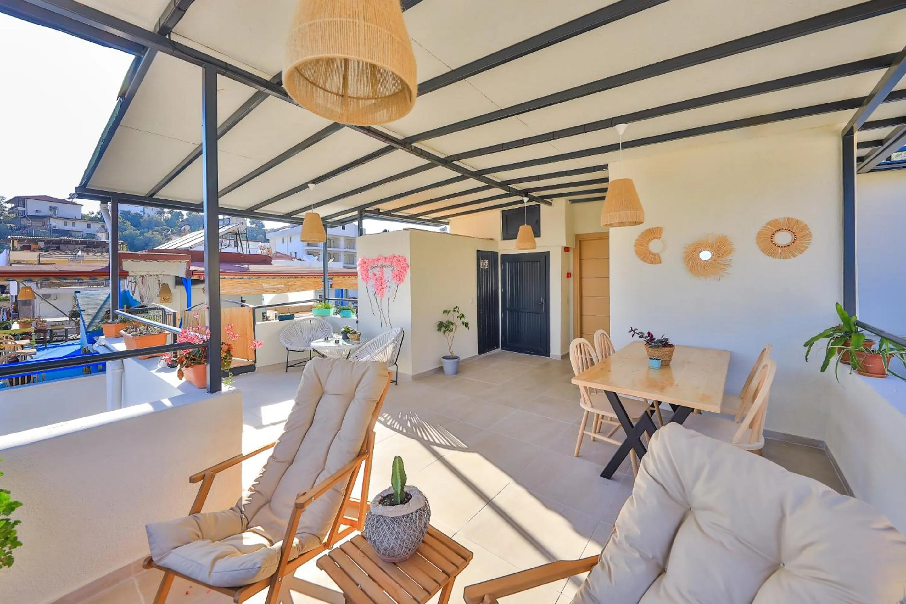 Seating area in Bahar Pansiyon