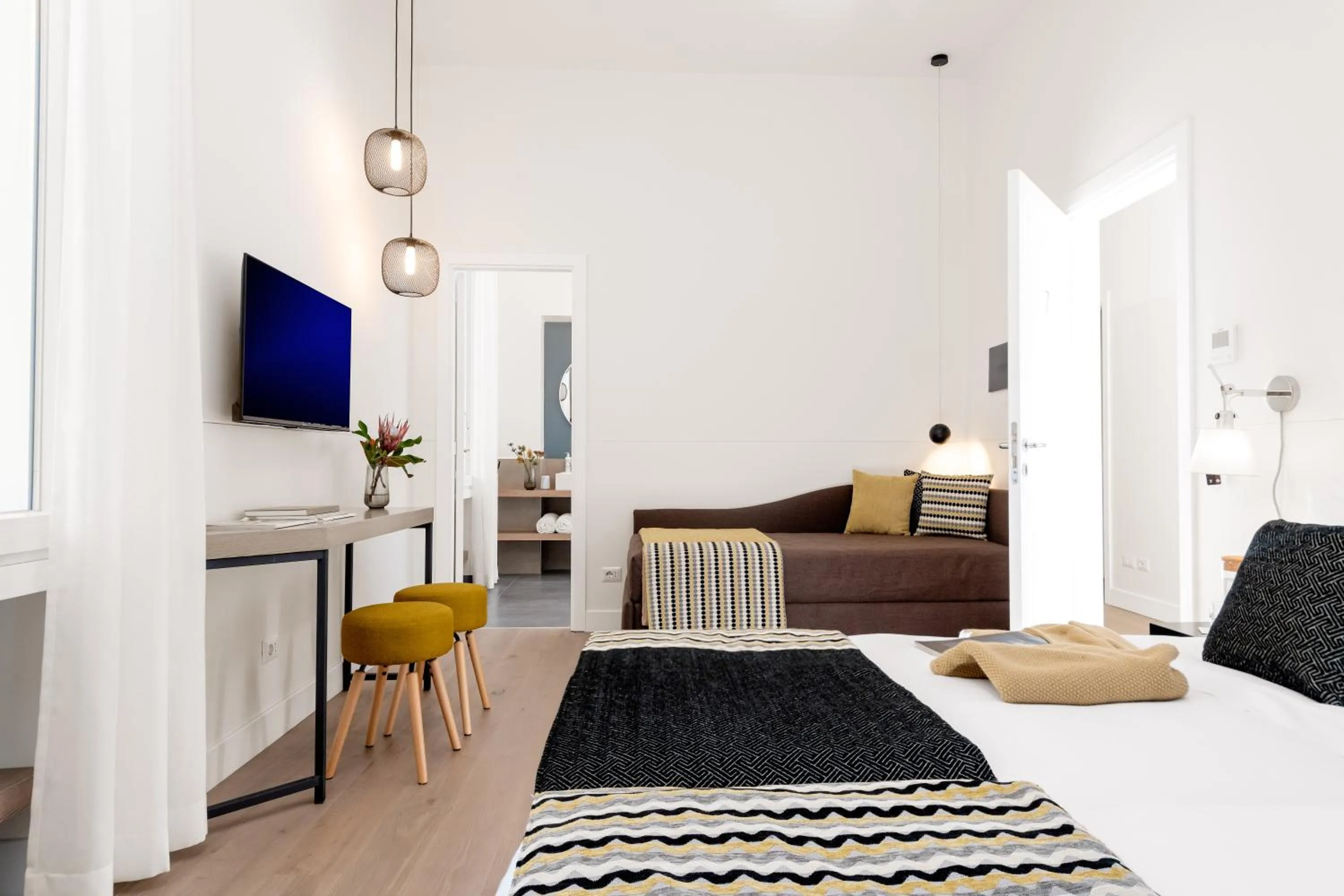 Bedroom, Bed in Charme 308