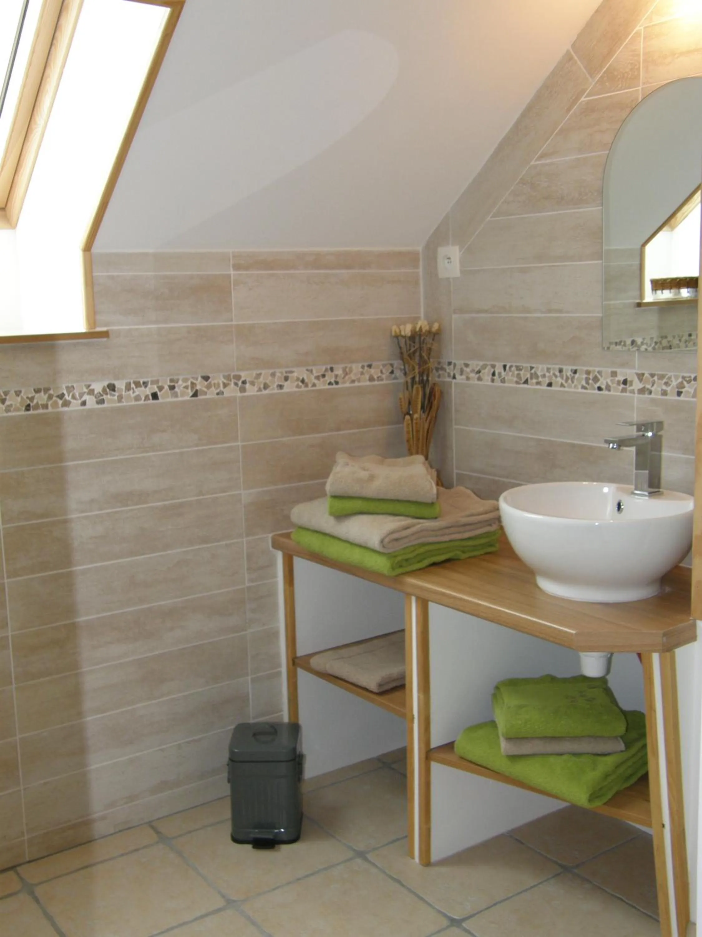 Bathroom in La Bastide du Moulin - Mont St Michel