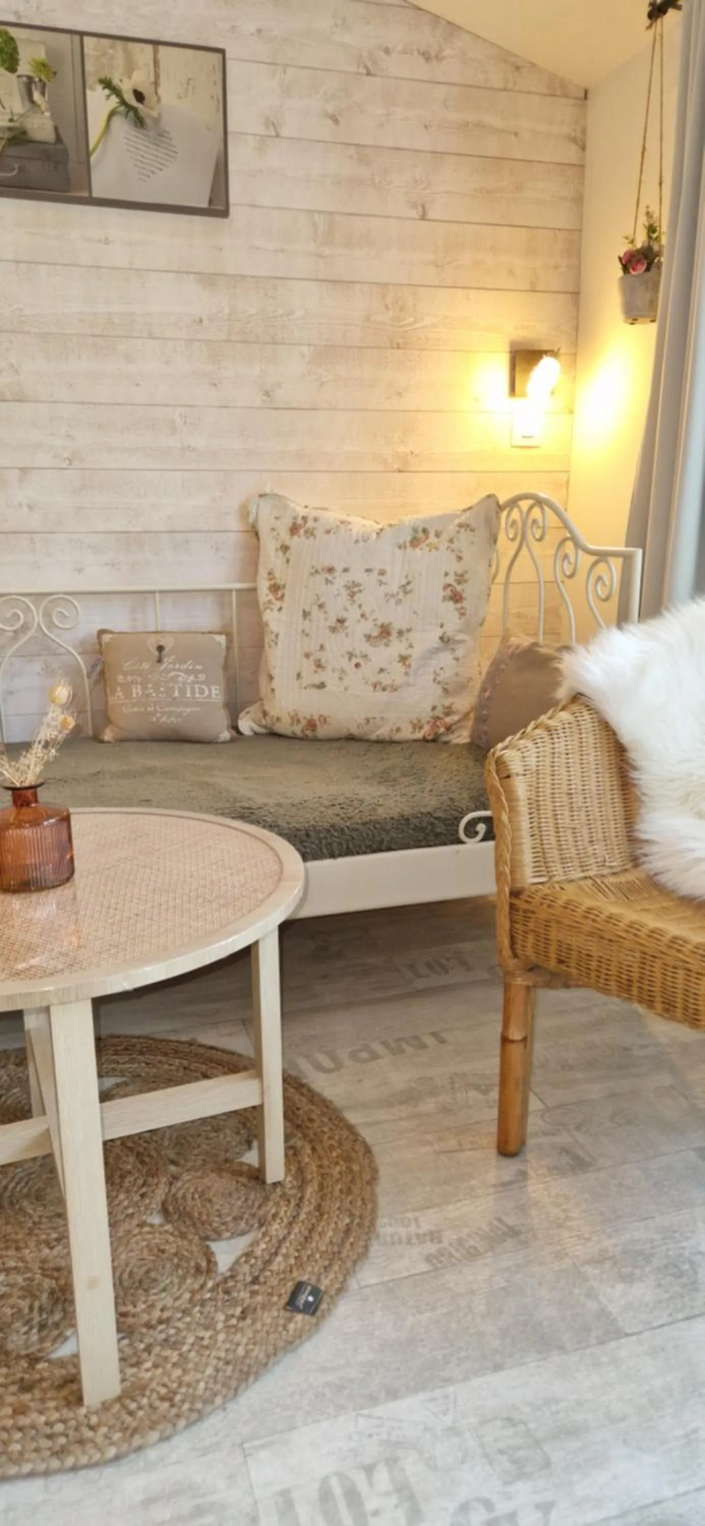 Living room in La Bastide du Moulin - Mont St Michel