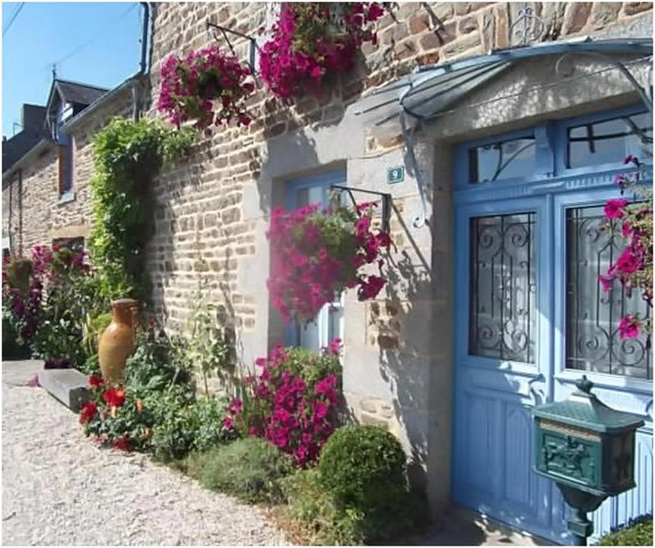Facade/entrance in La Bastide du Moulin - Mont St Michel