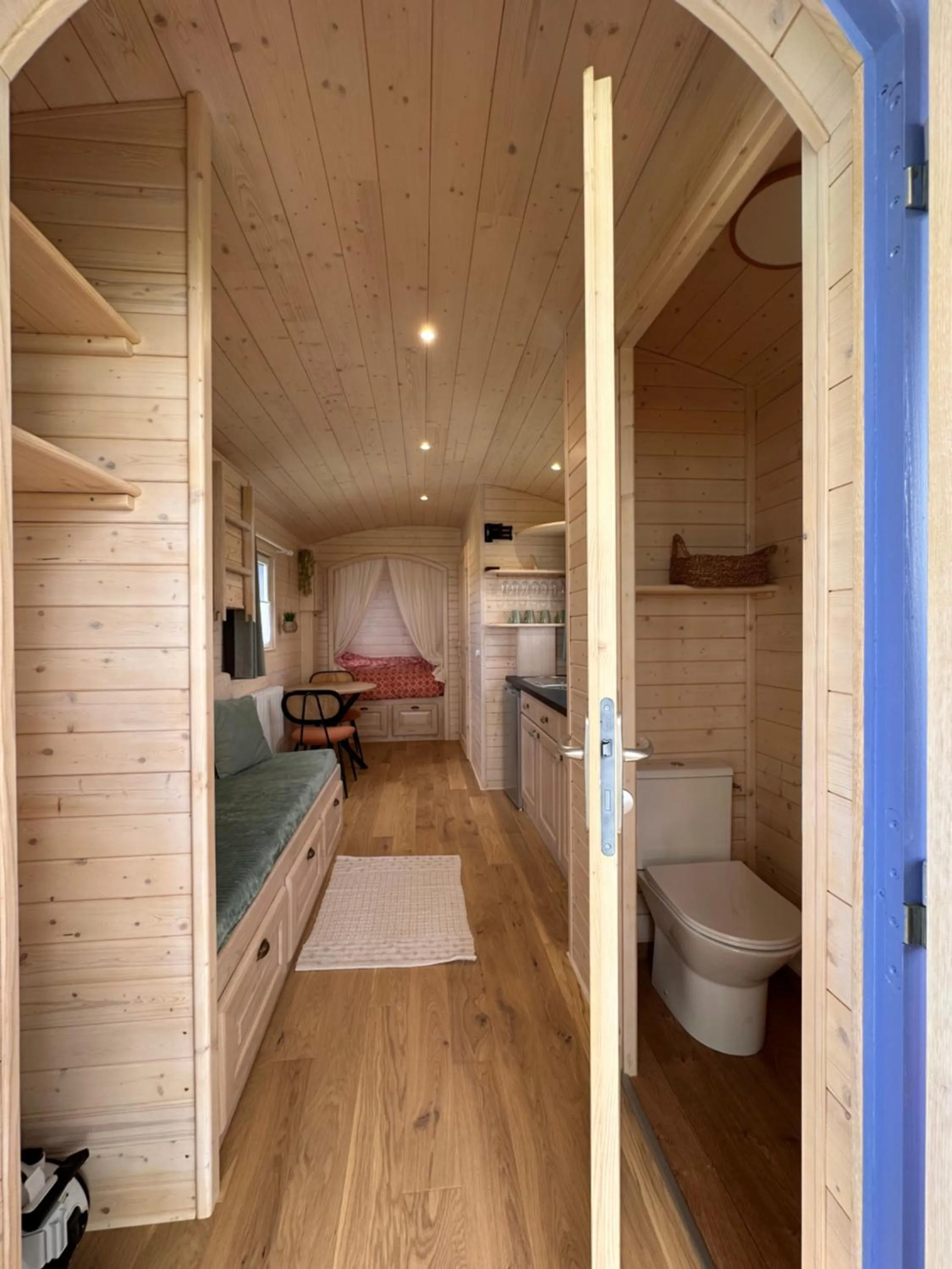 Toilet in La Bastide du Moulin - Mont St Michel