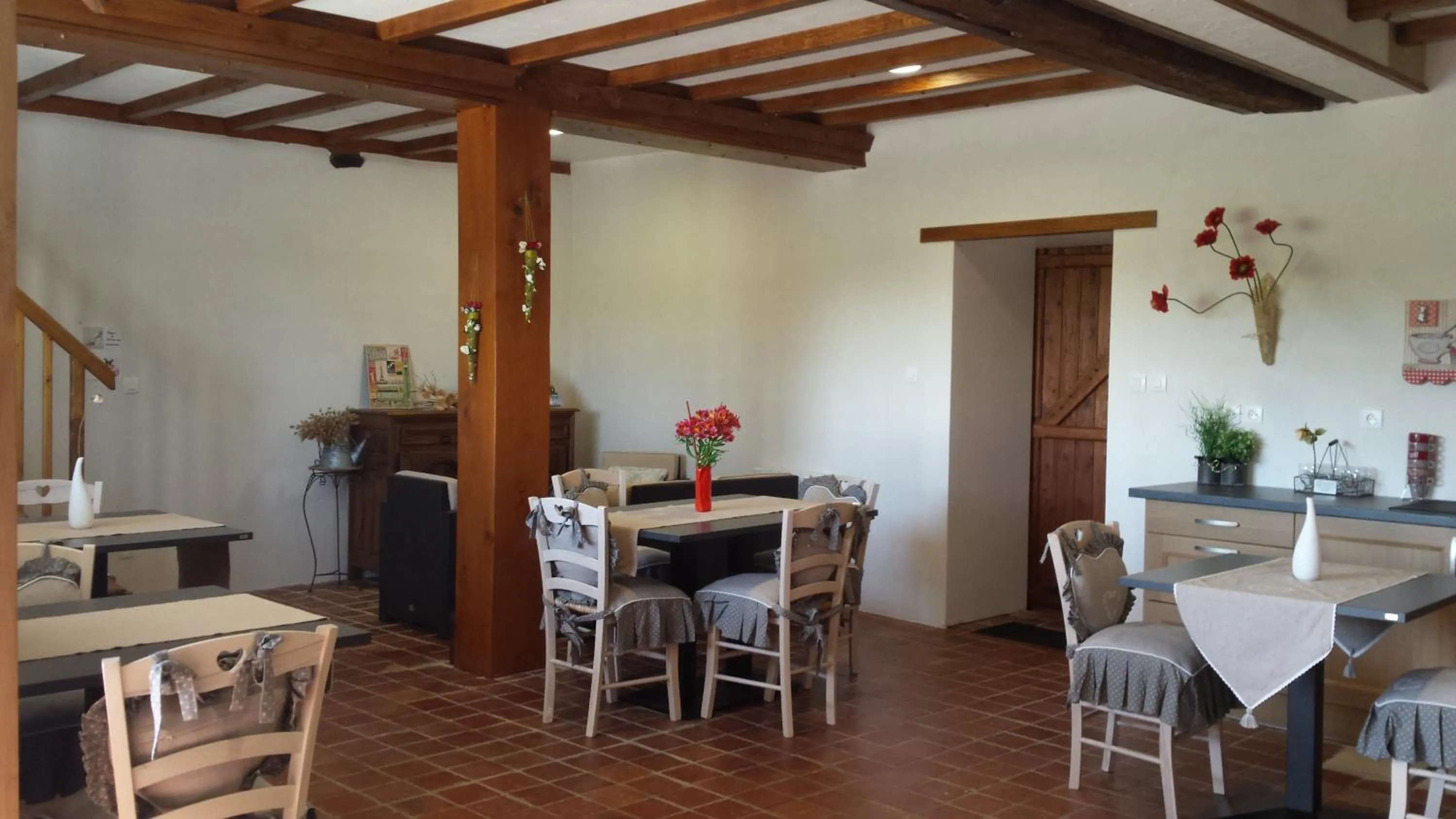 Lobby or reception in La Bastide du Moulin - Mont St Michel