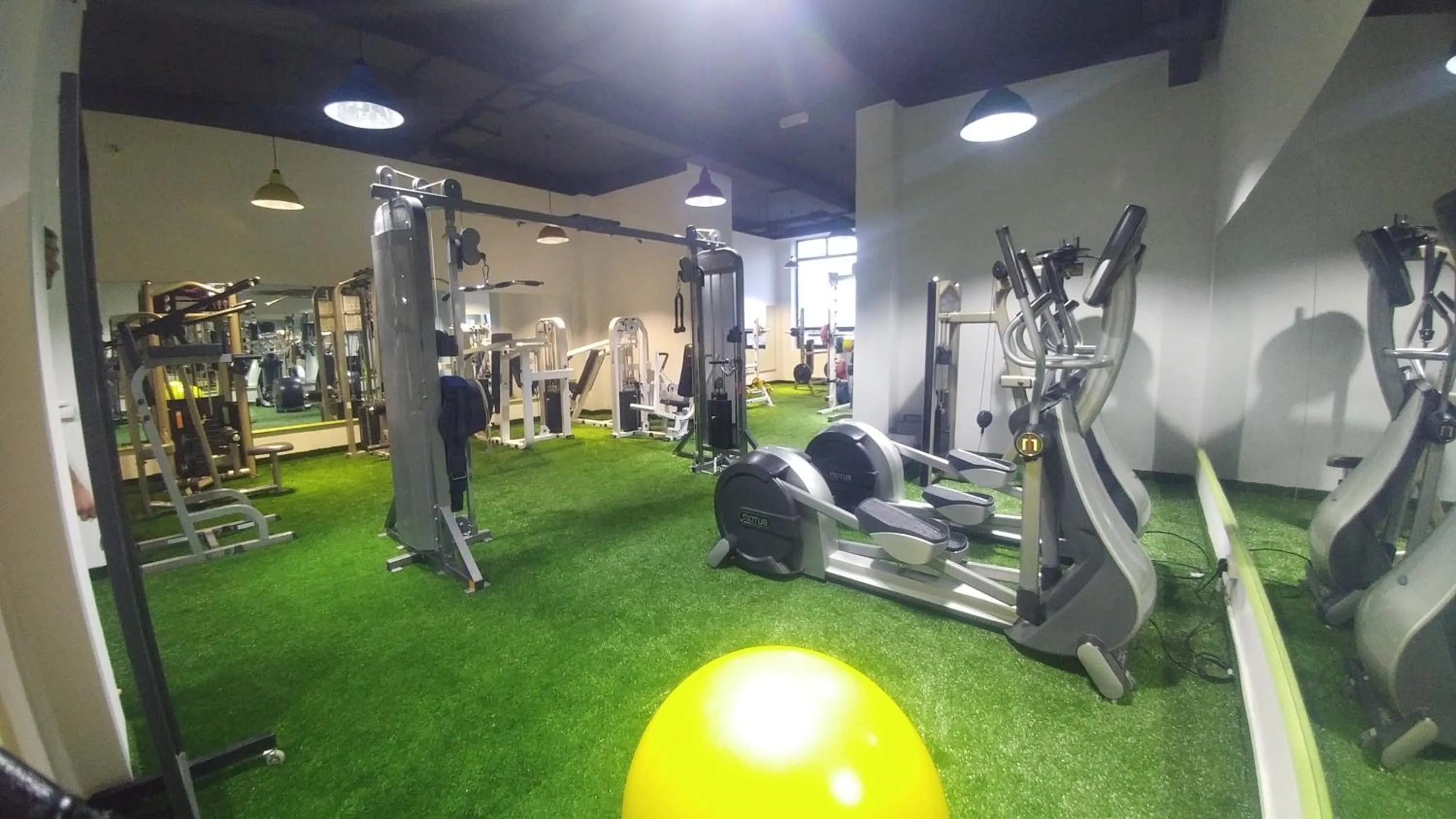 Fitness centre/facilities in Cross Health Spa Center