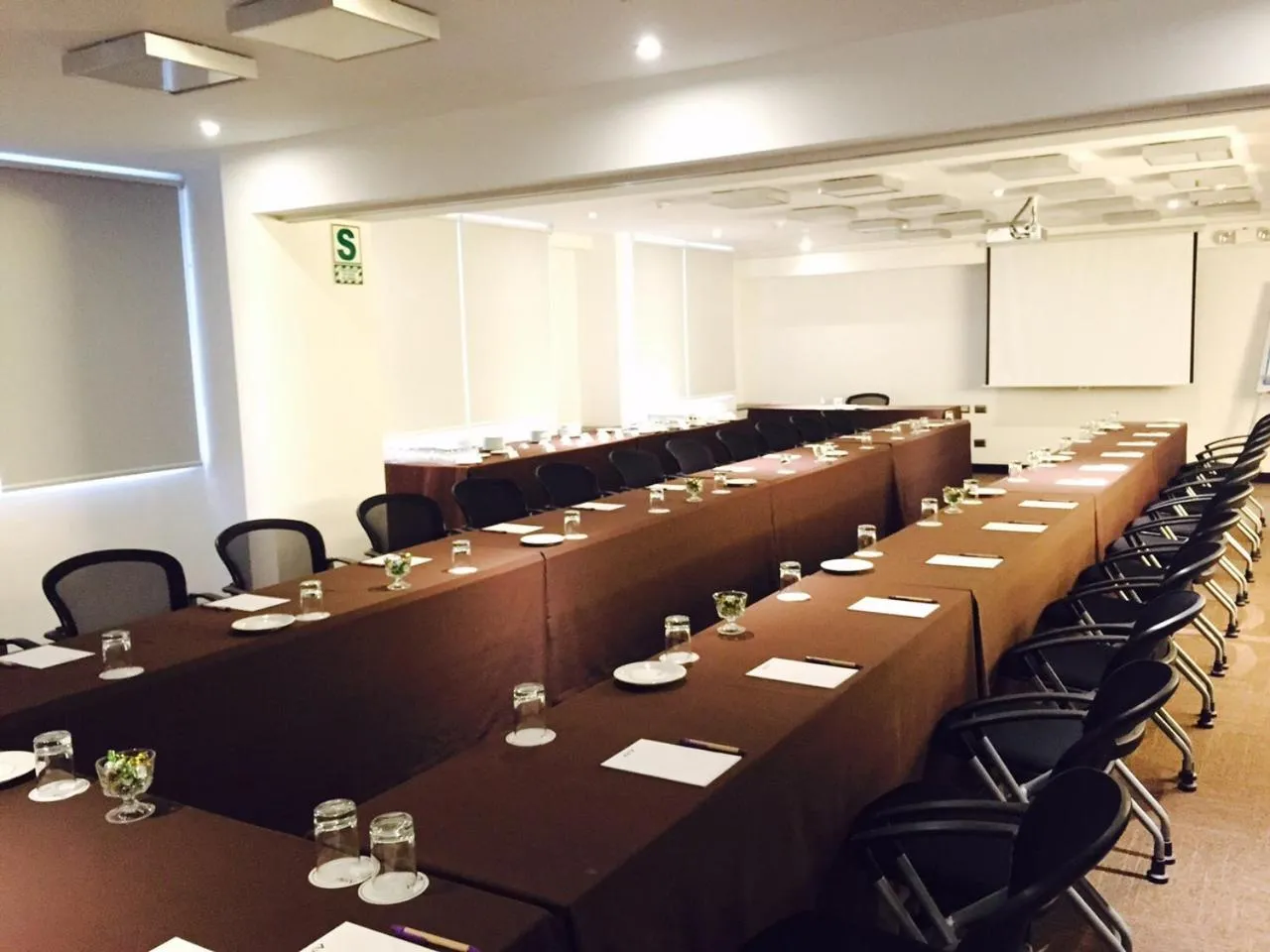 Meeting/conference room in Aku Hotels
