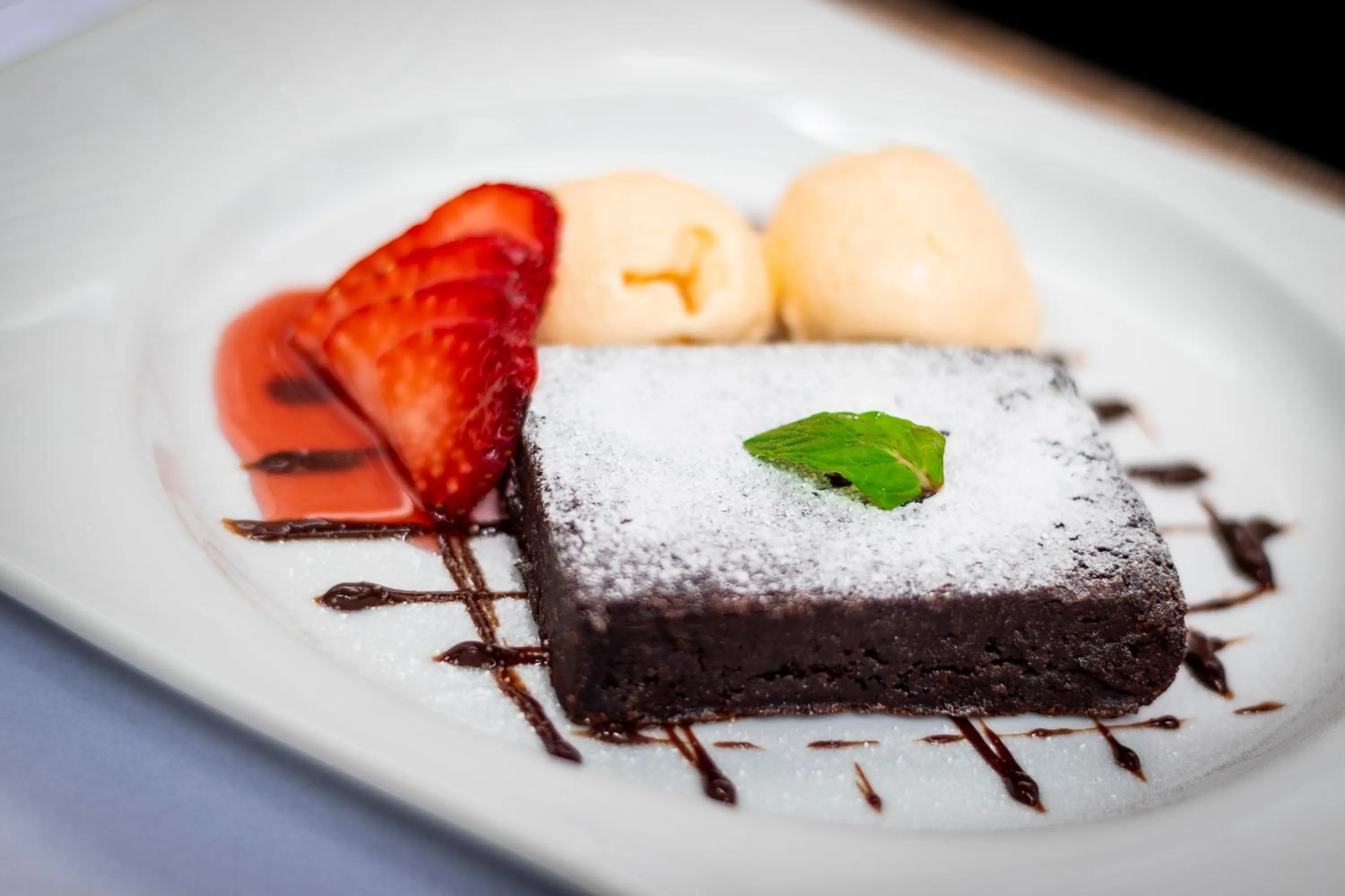 Restaurant/places to eat in Aku Hotels