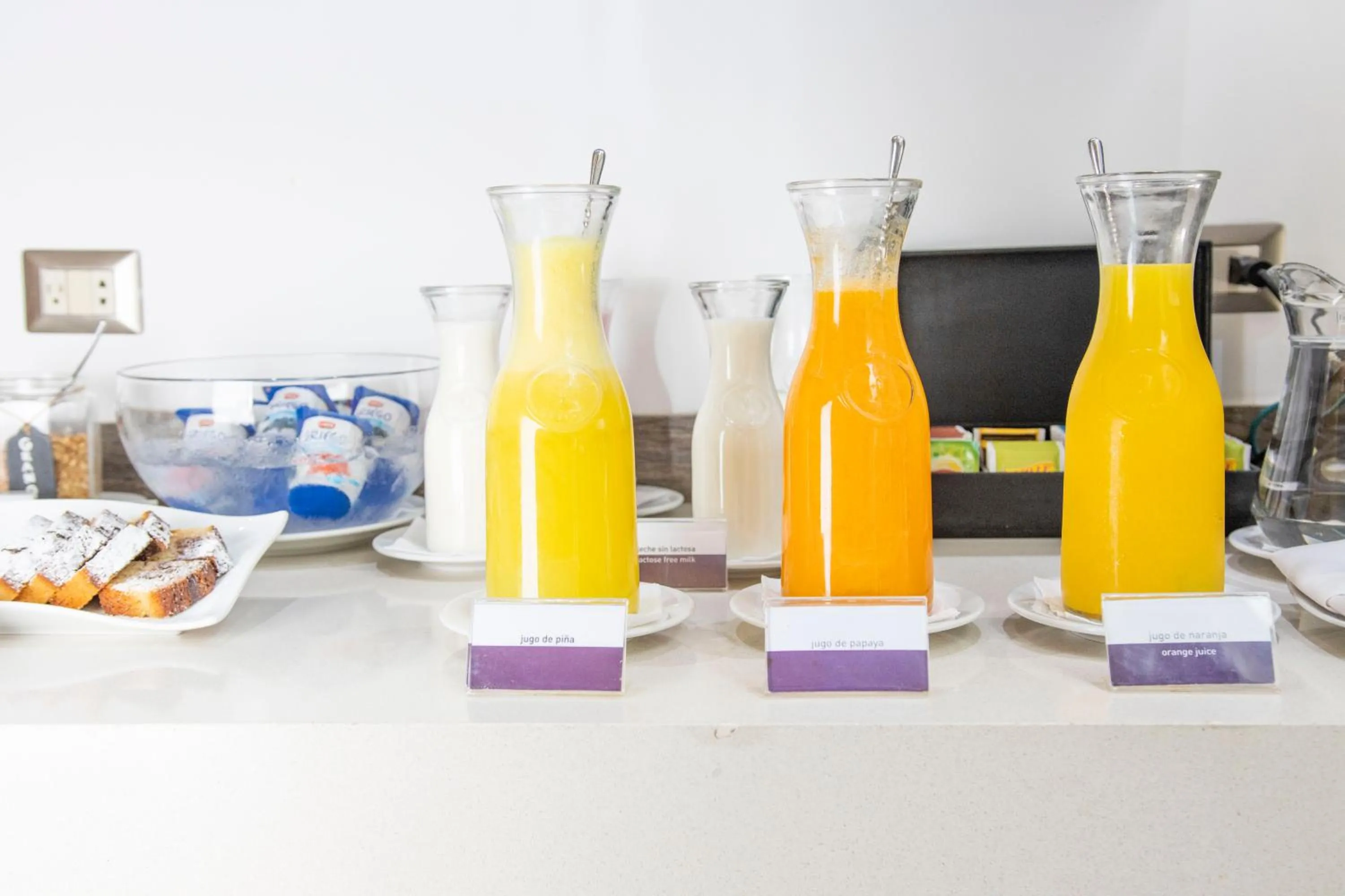 Breakfast in Aku Hotels