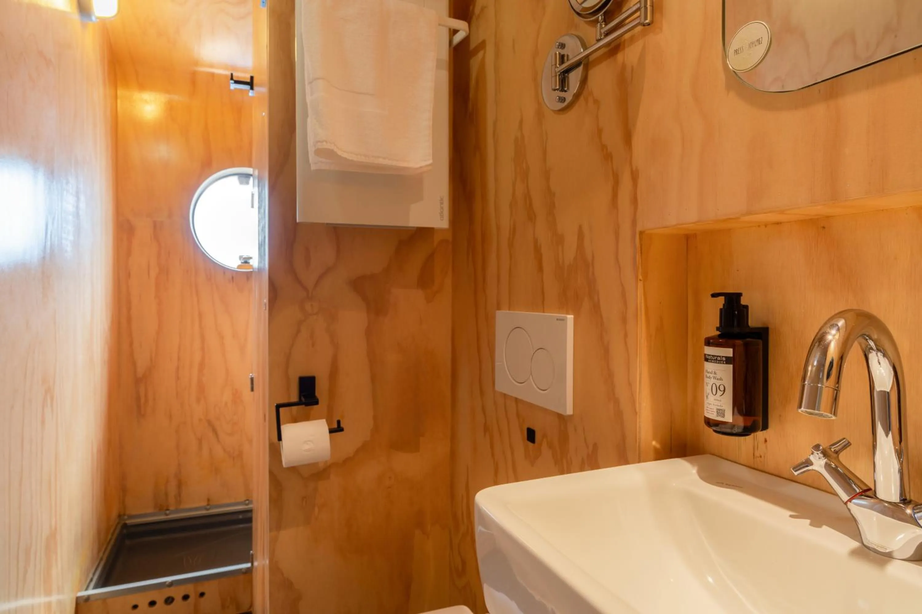 Shower in Domaine de la Résidence - Hôtel, Spa & Restaurant