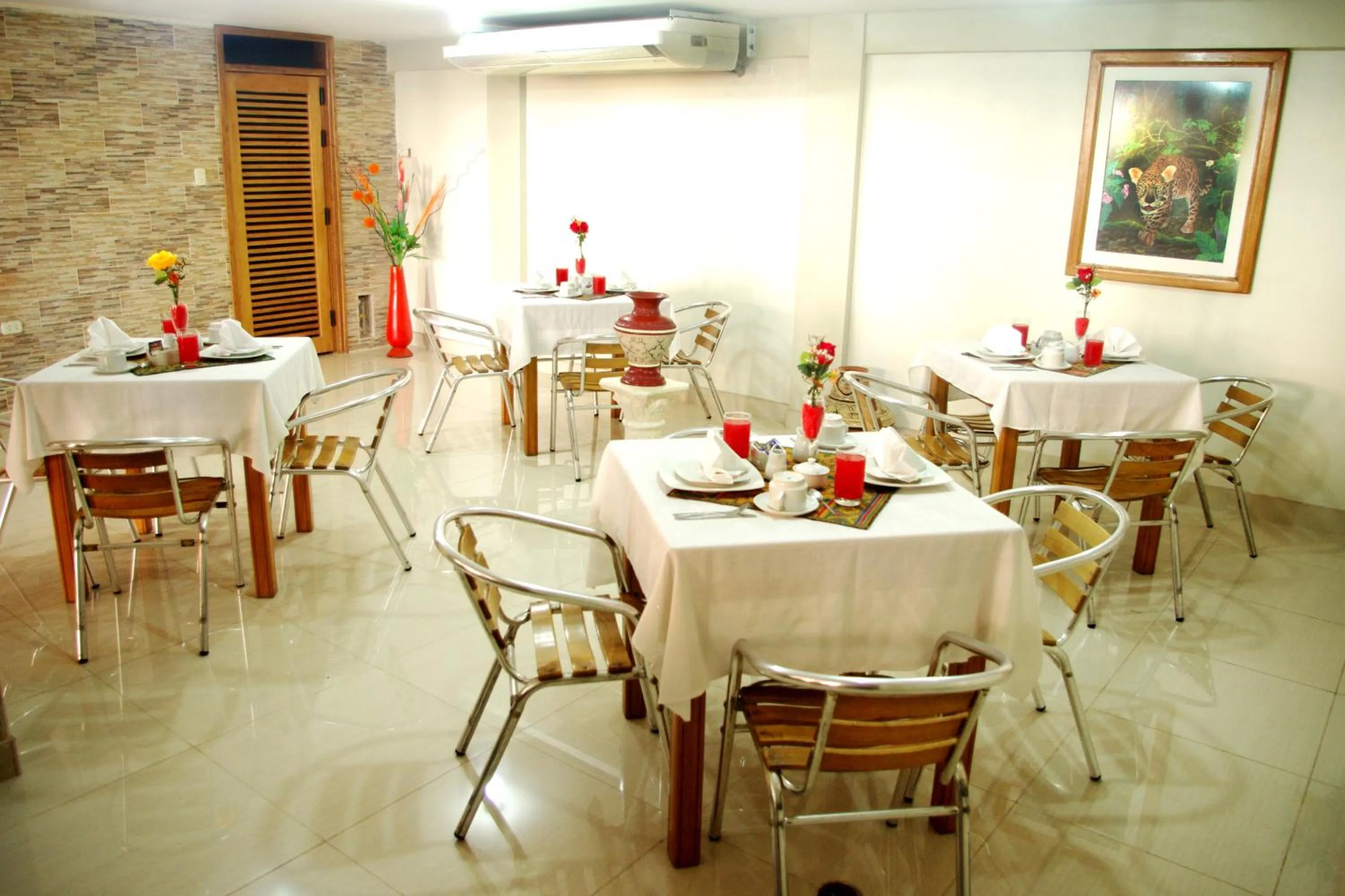 Restaurant/places to eat in Del Castillo Plaza Hotel Pucallpa