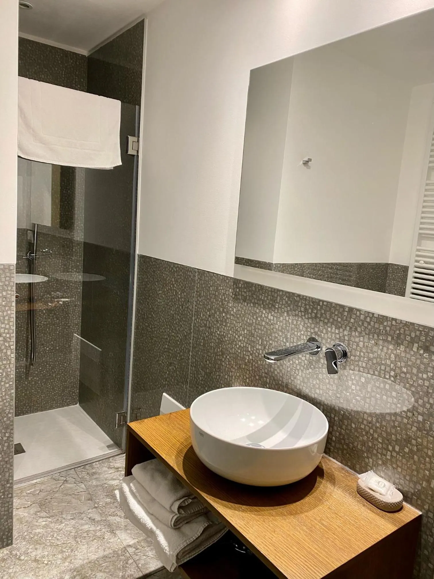 Bathroom in Le Stanze del Lago Lake View