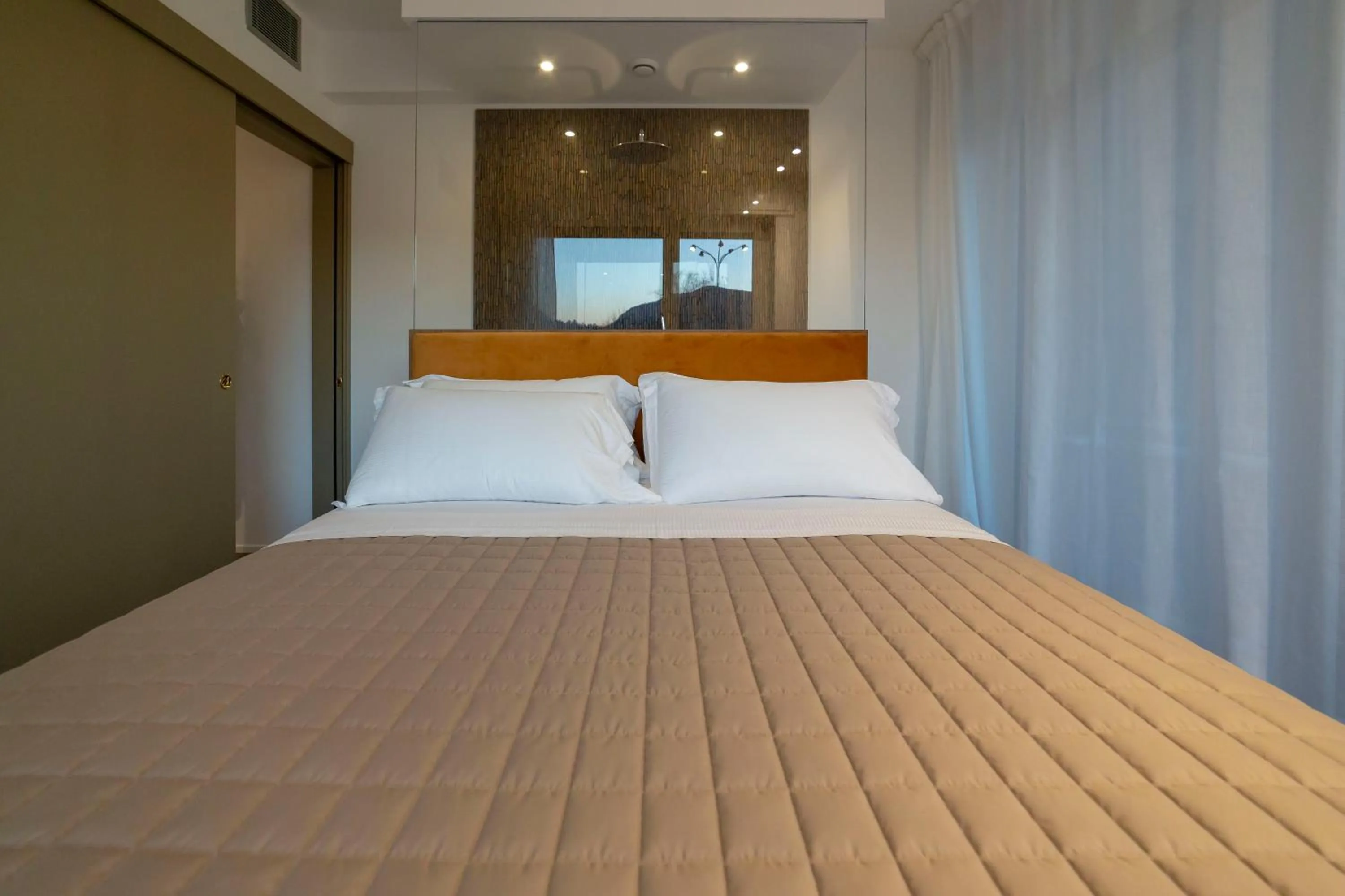 Bedroom, Bed in Le Stanze del Lago Lake View