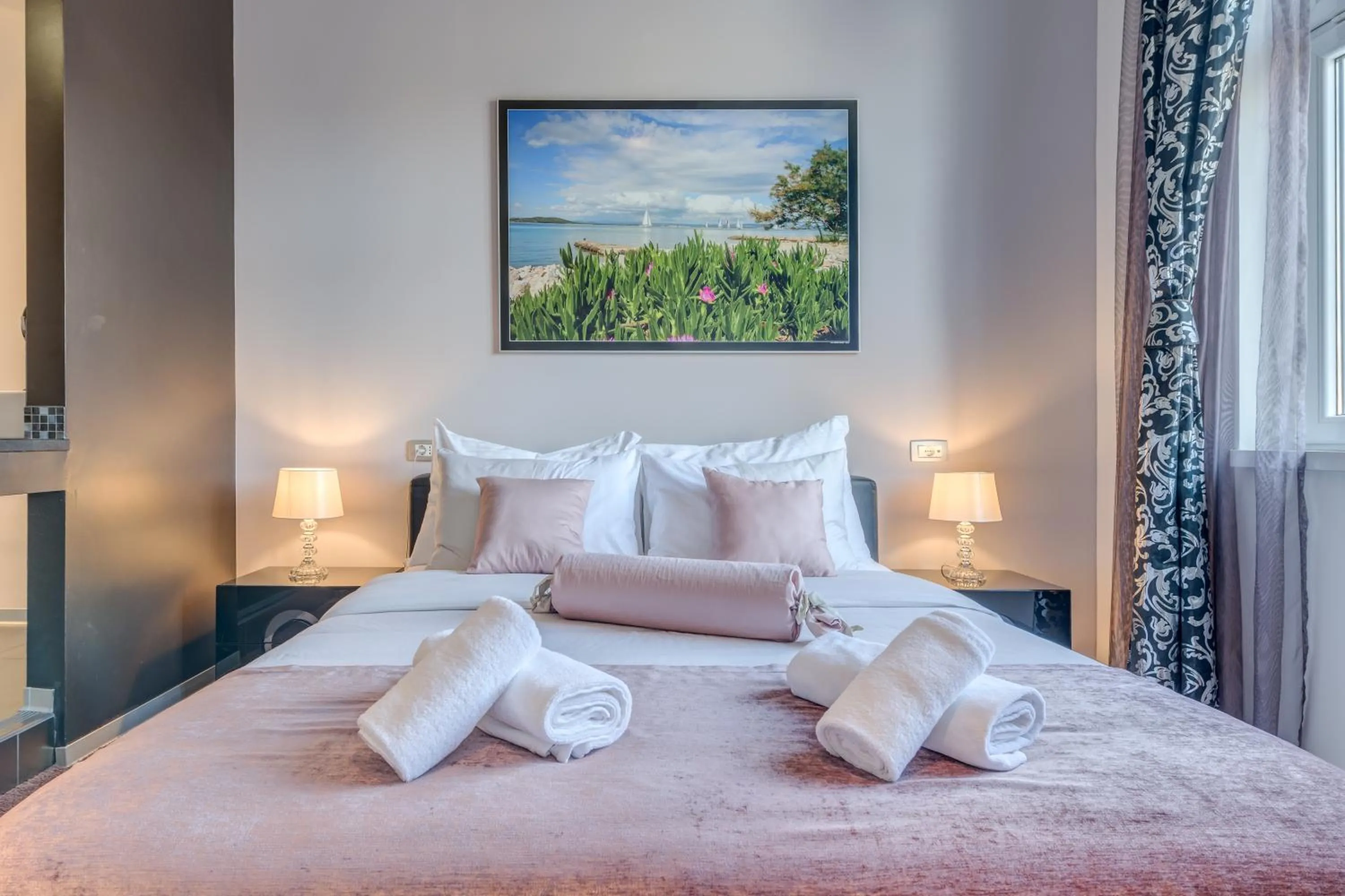 Bedroom, Bed in Starlight Luxury Rooms