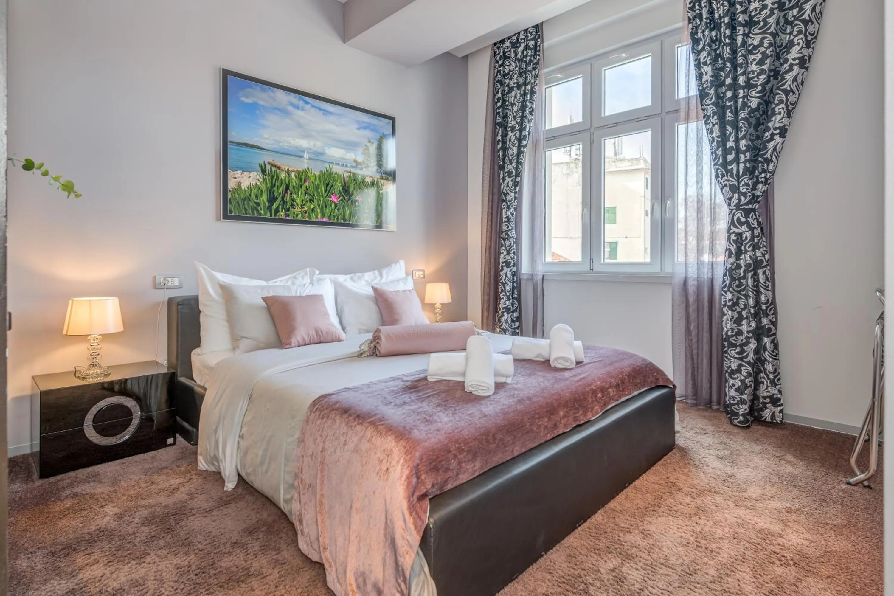 Bedroom, Bed in Starlight Luxury Rooms