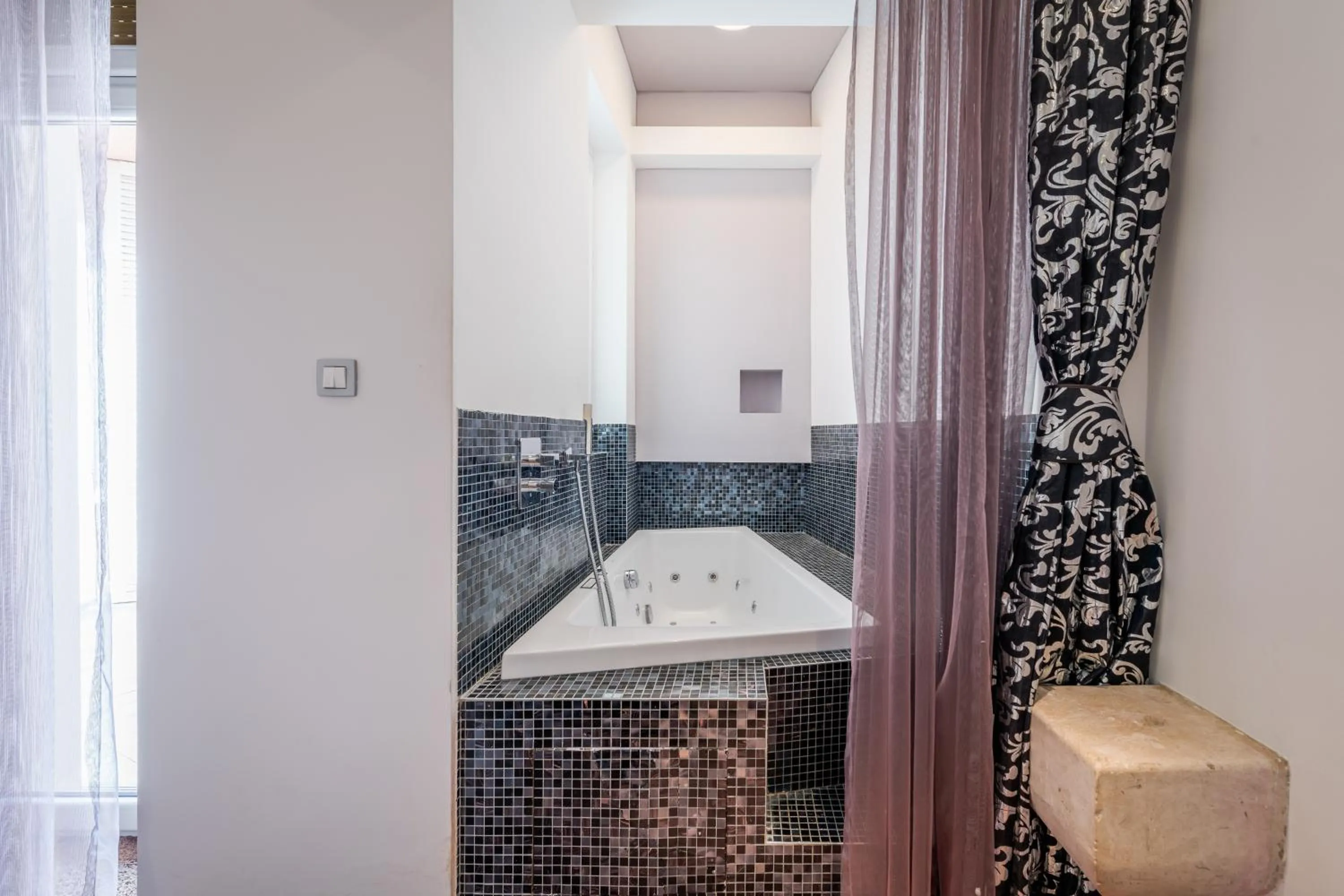 Bath in Starlight Luxury Rooms