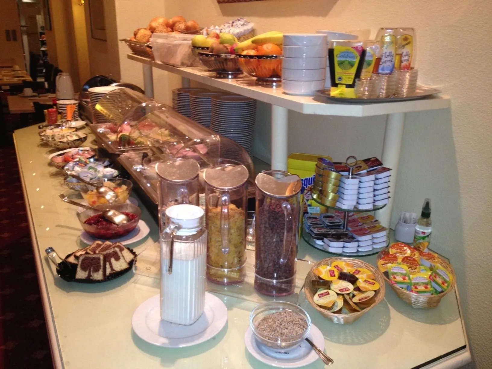 Food and drinks in Hotel Kronprinz Garni