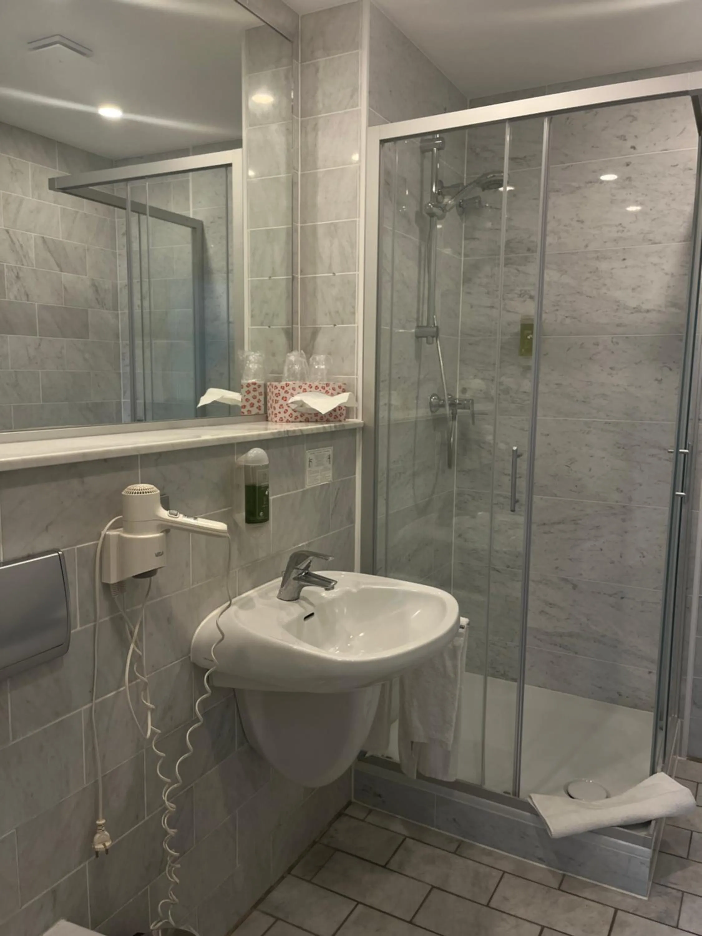 Bathroom in Hotel Kronprinz Garni