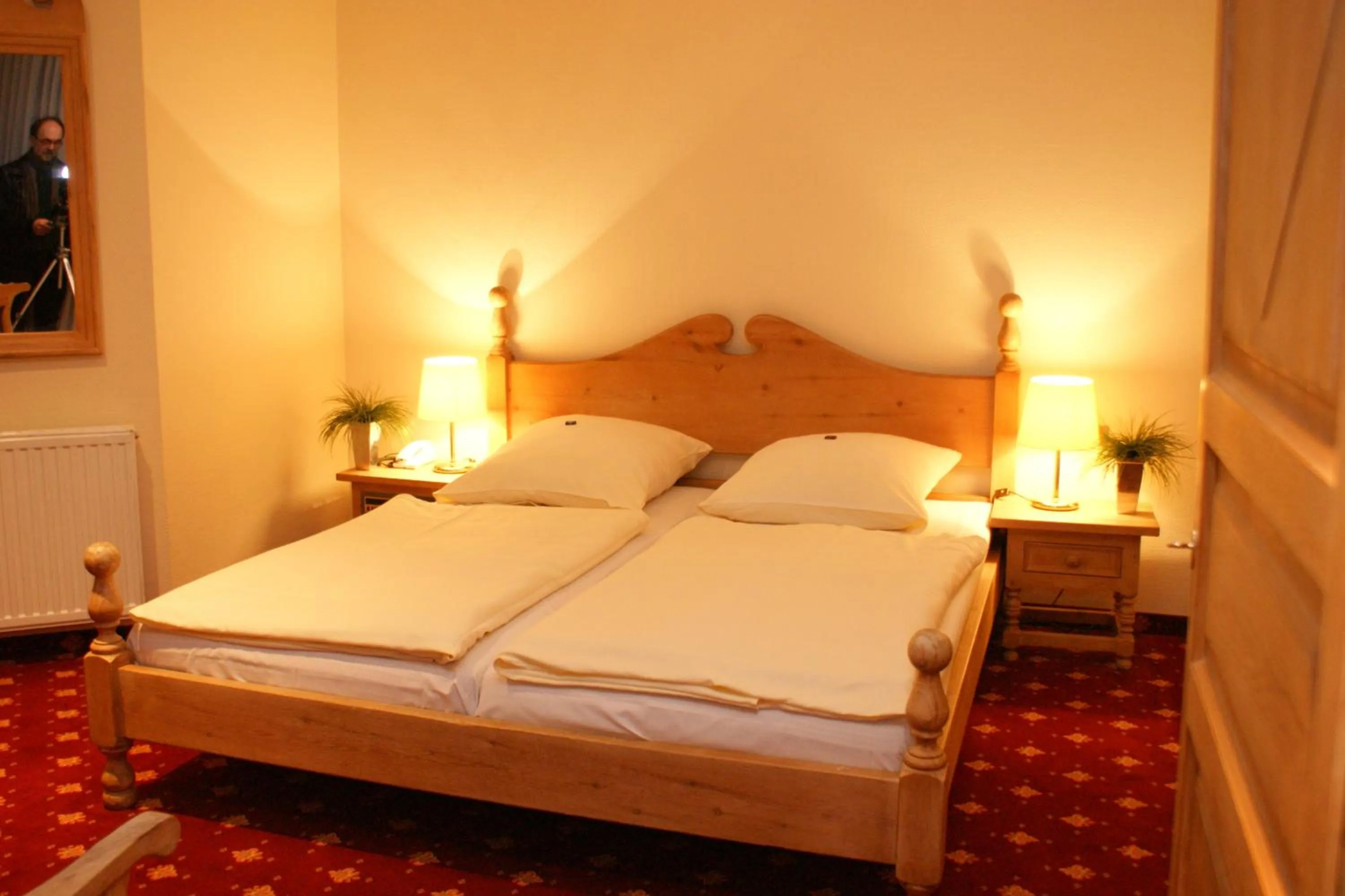 Photo of the whole room, Bed in Hotel Kronprinz Garni