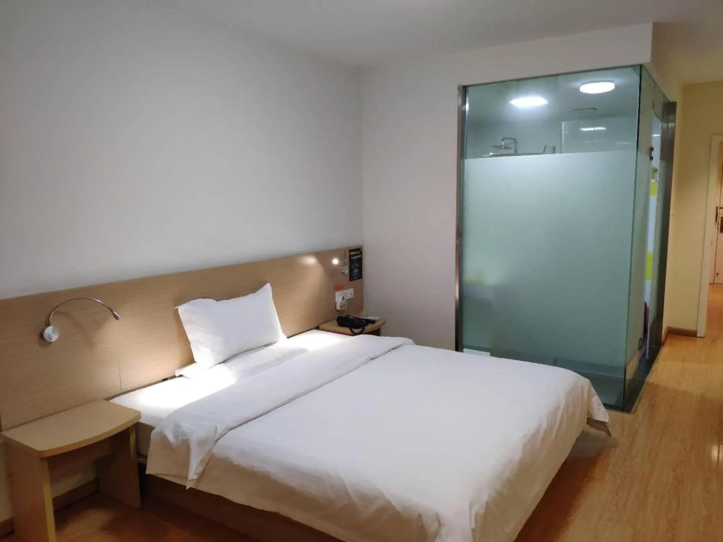 Bed in 7 Days Inn (Hangzhou Xiaoshan Airport West Gate)