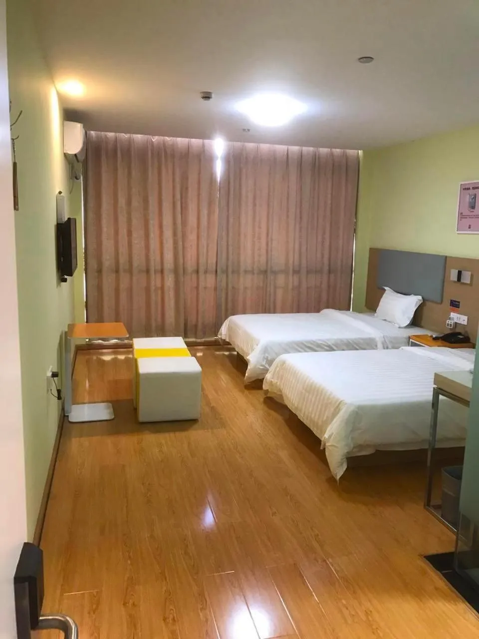 Bed in 7 Days Inn (Hangzhou Xiaoshan Airport West Gate)