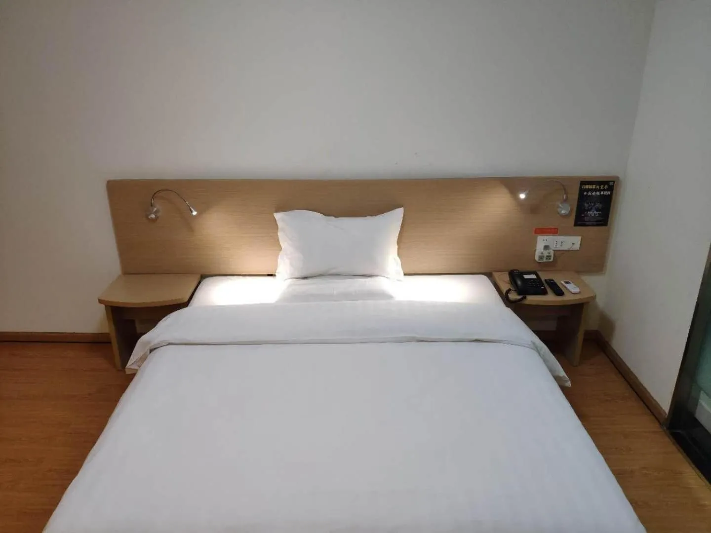 Bed in 7 Days Inn (Hangzhou Xiaoshan Airport West Gate)