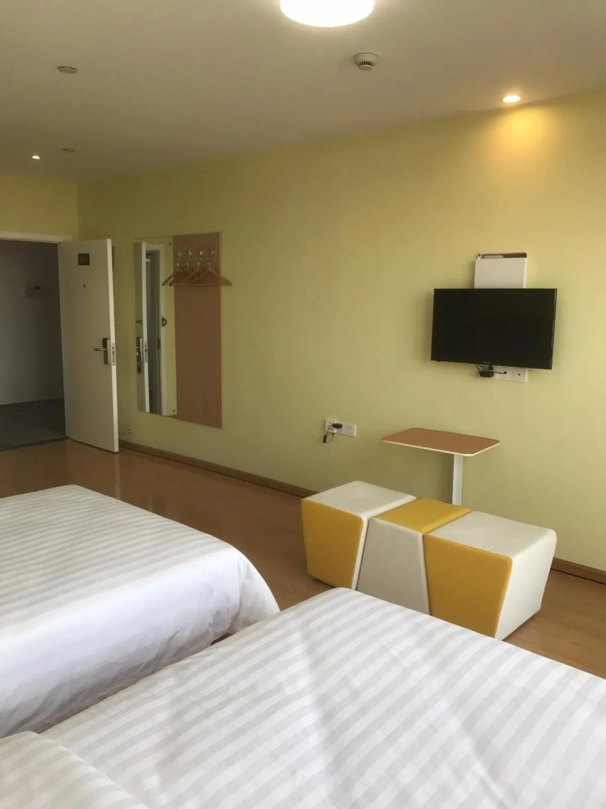 Bed in 7 Days Inn (Hangzhou Xiaoshan Airport West Gate)