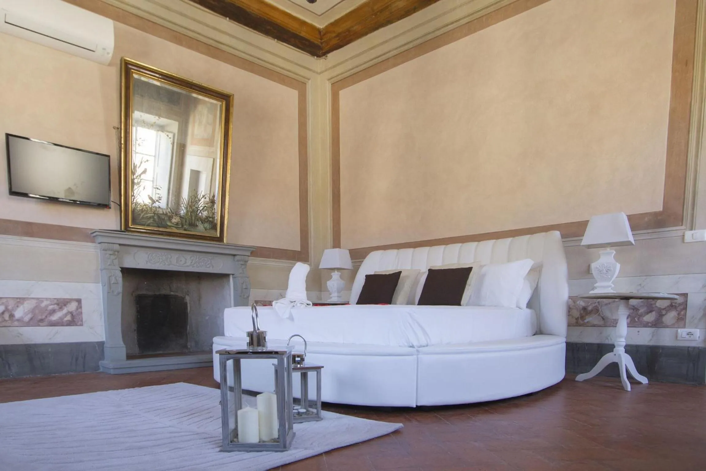 Bedroom in Cortona Suite