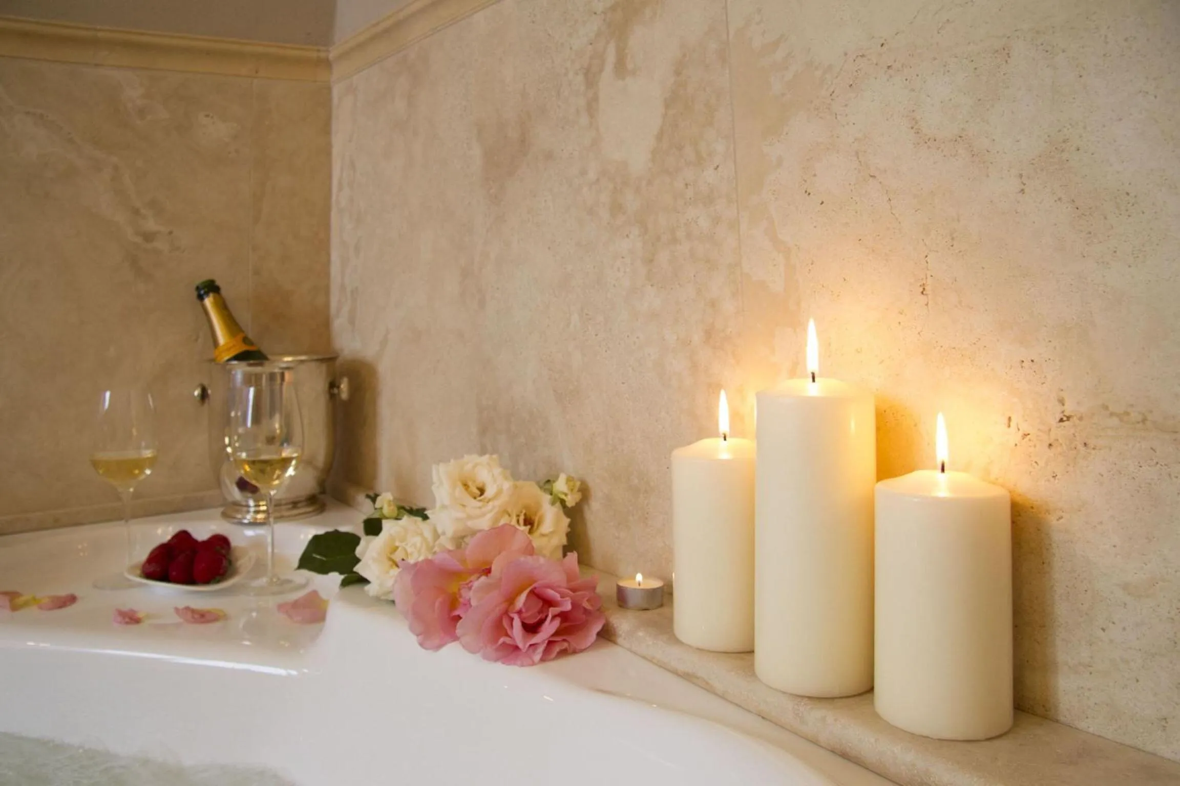 Hot Tub in Cortona Suite