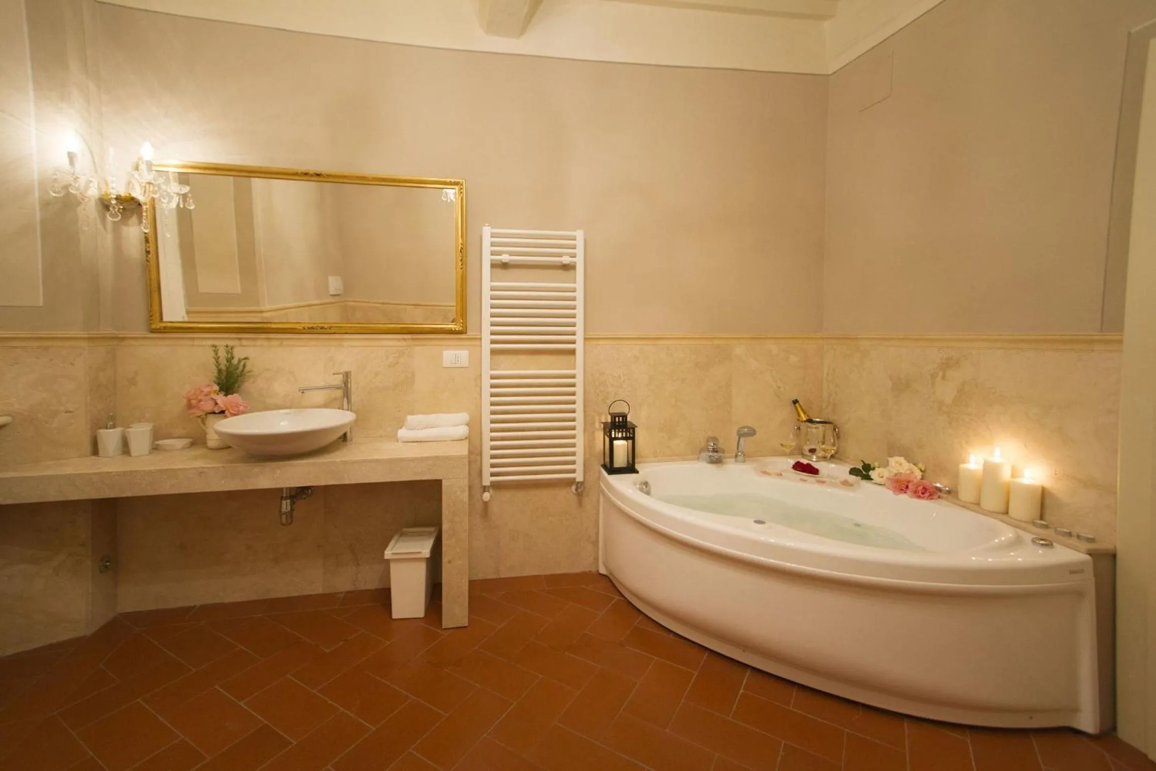 Hot Tub in Cortona Suite