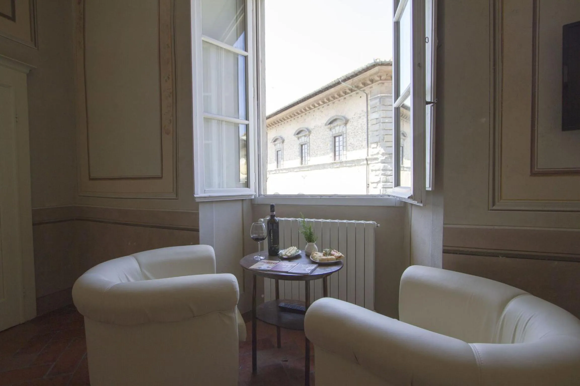 Living room in Cortona Suite