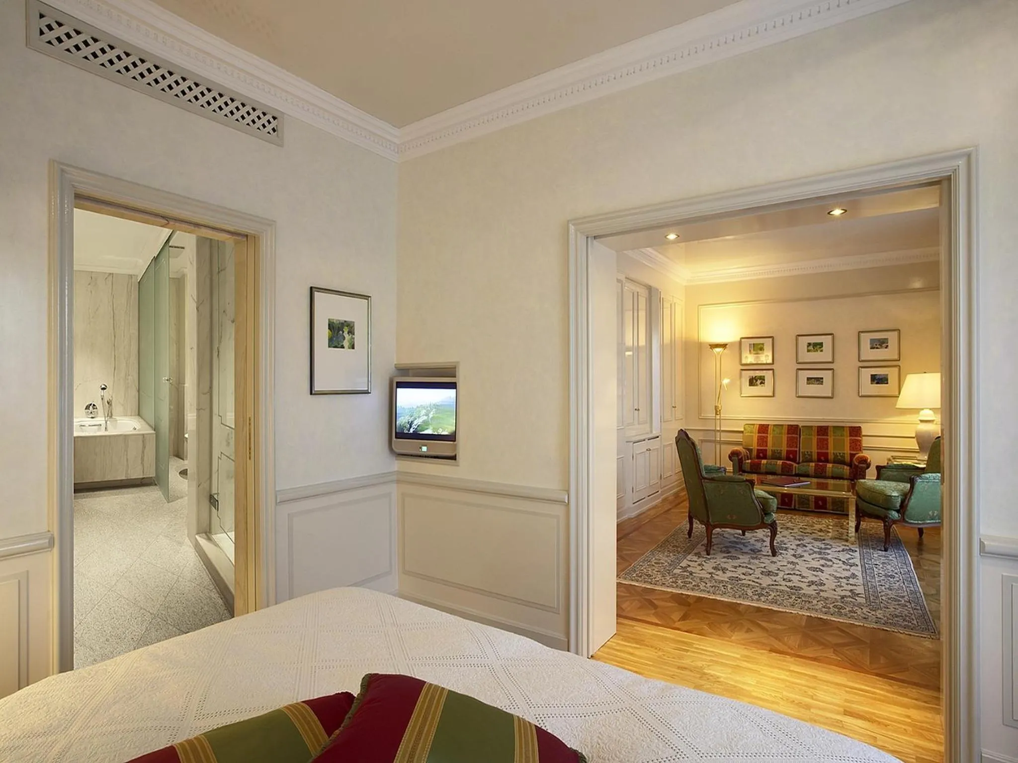 Photo of the whole room, Bed in Colombi Hotel