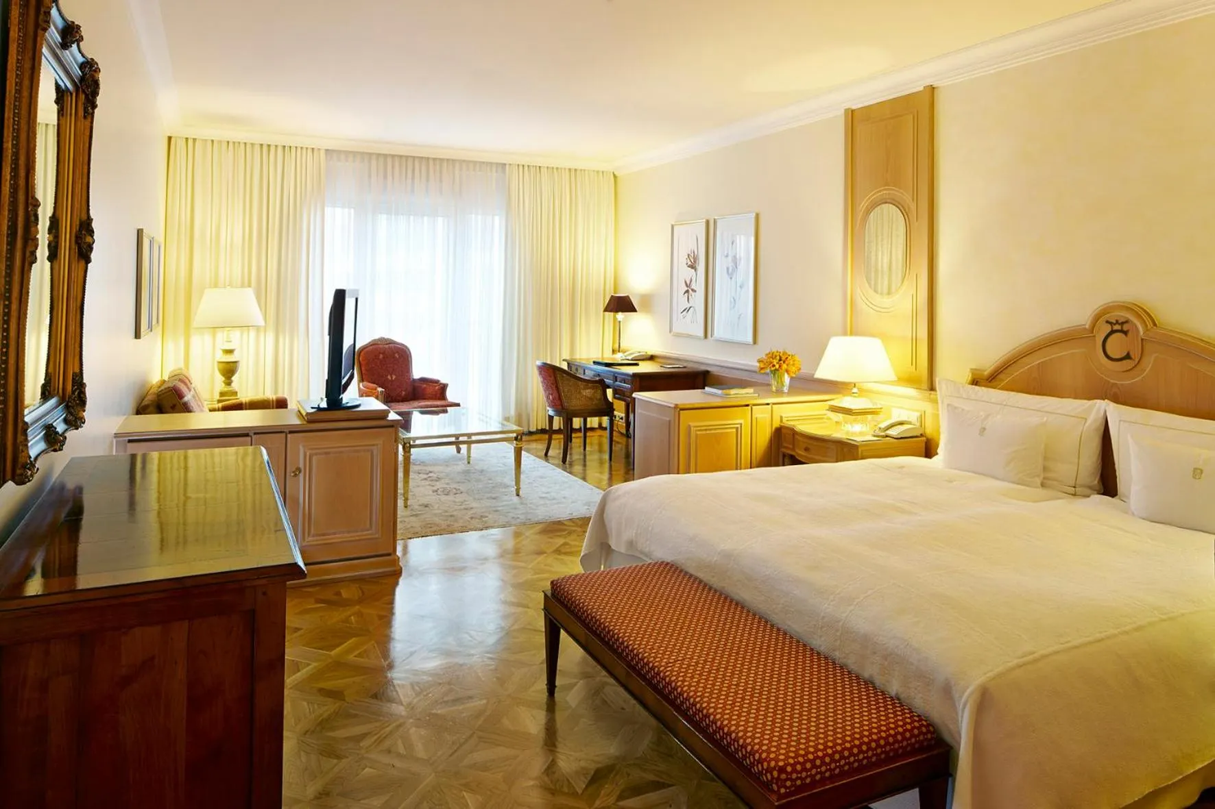 Photo of the whole room, Bed in Colombi Hotel