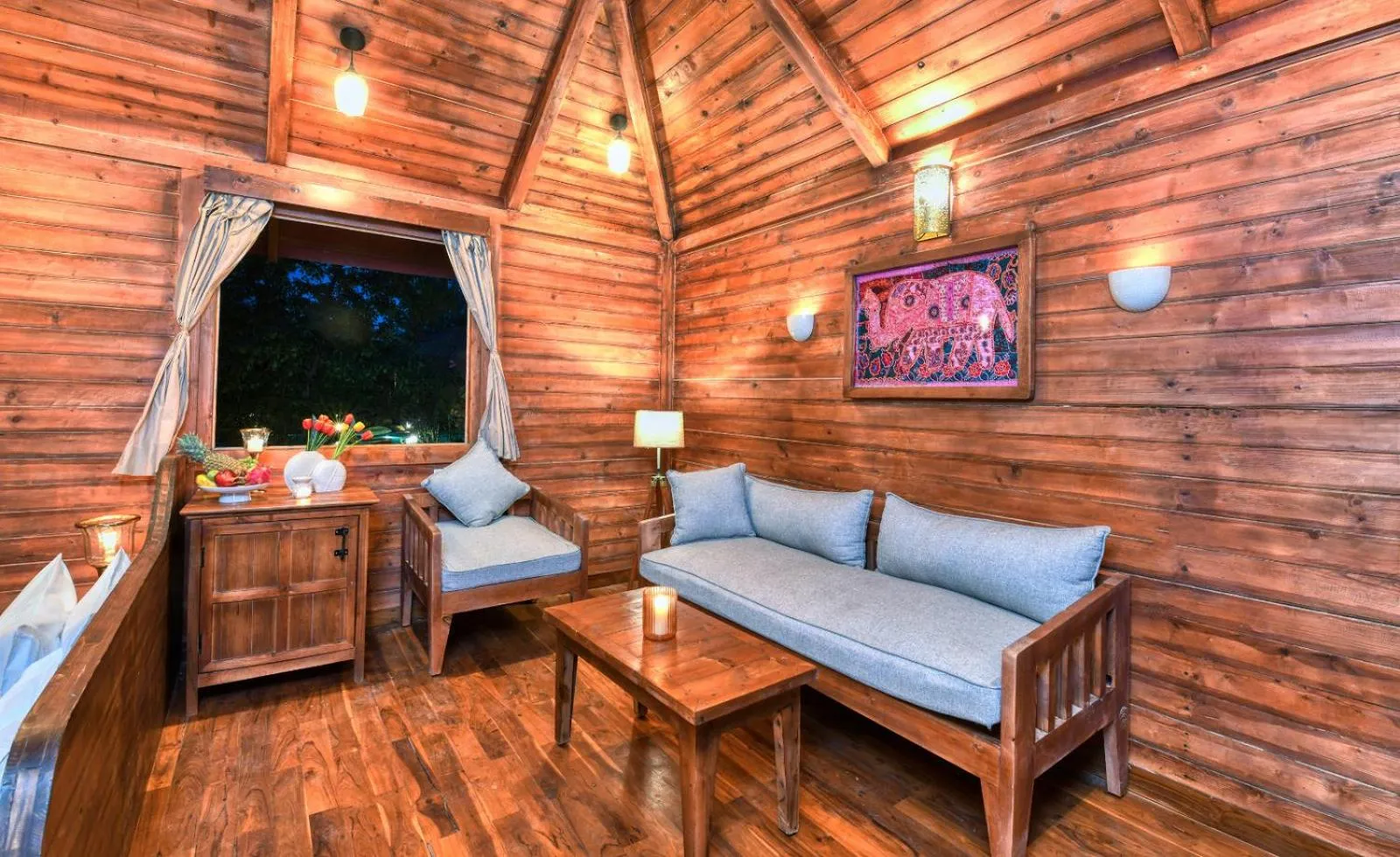 Living room in The Earth at Ranthambore