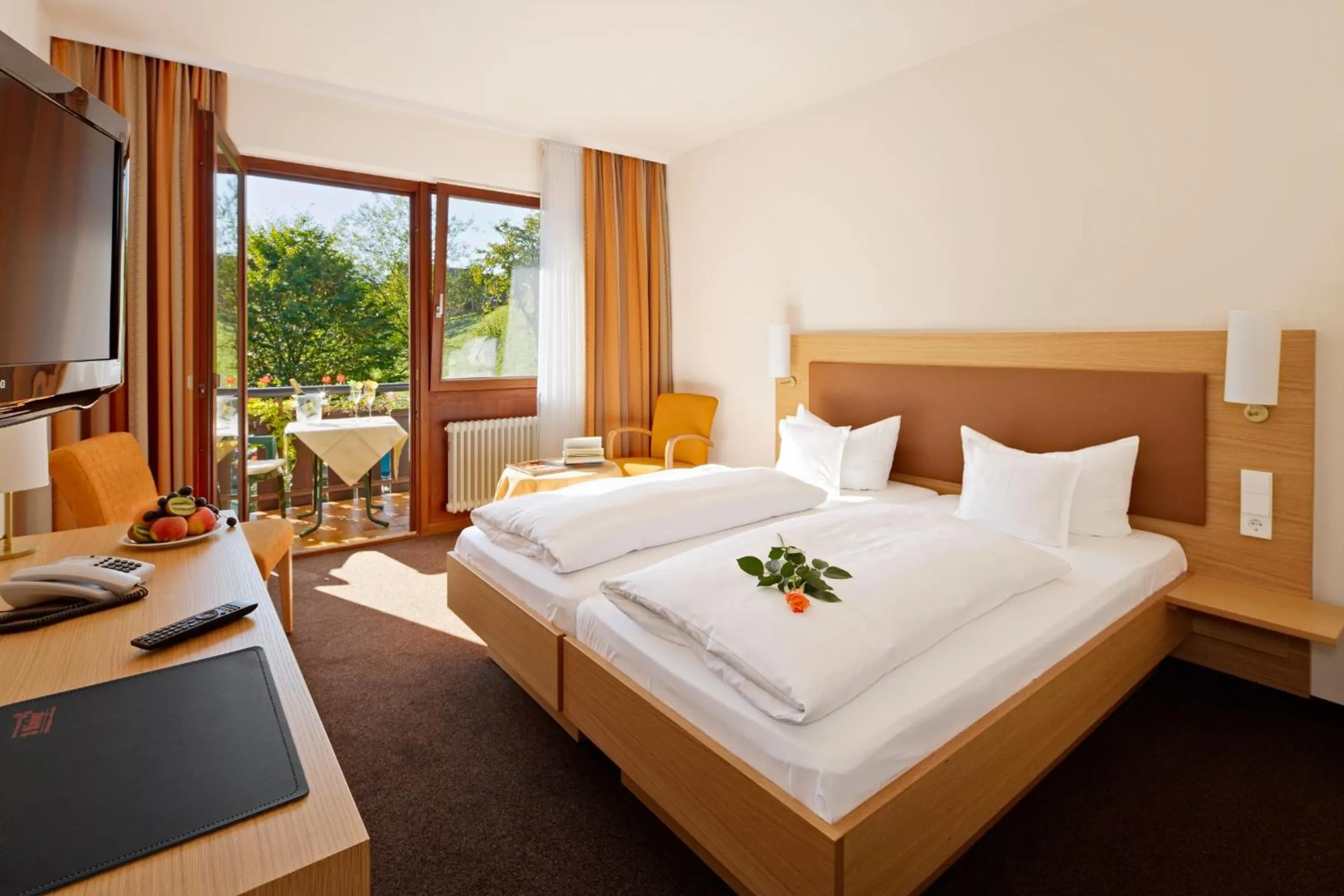 Photo of the whole room, Bed in Hotel 3 Könige