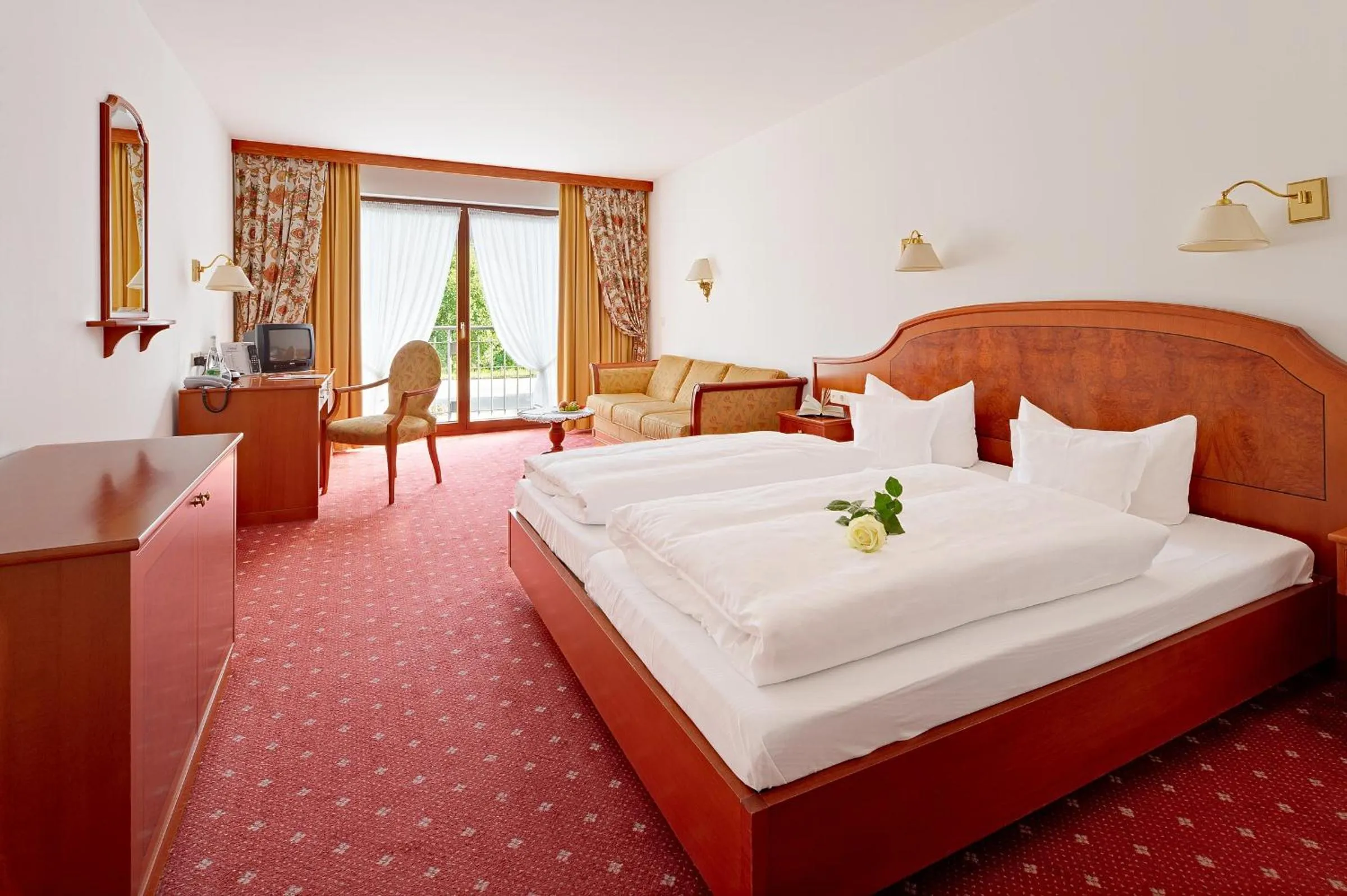Photo of the whole room, Bed in Hotel 3 Könige