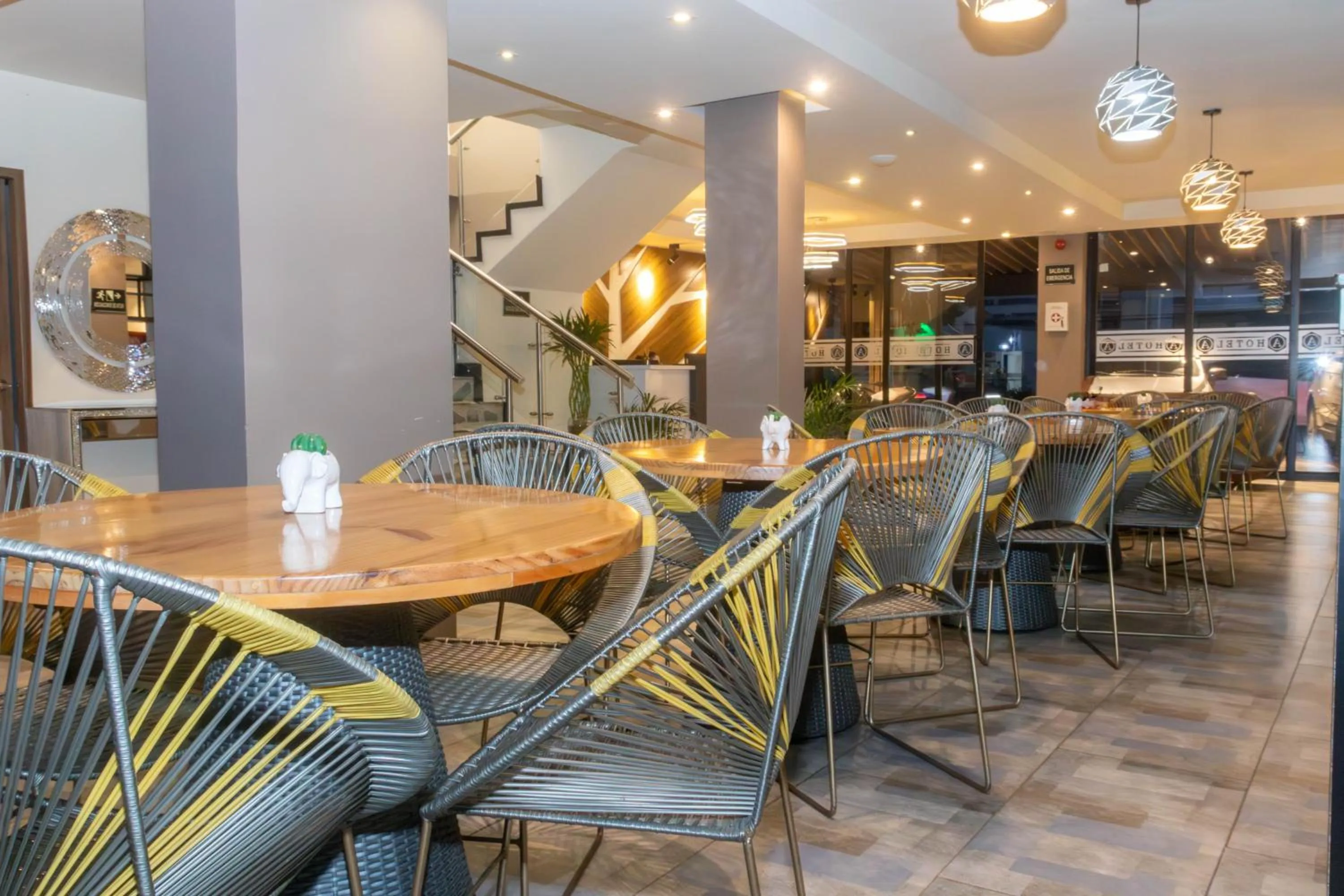 Restaurant/places to eat in Hotel Airport Pereira