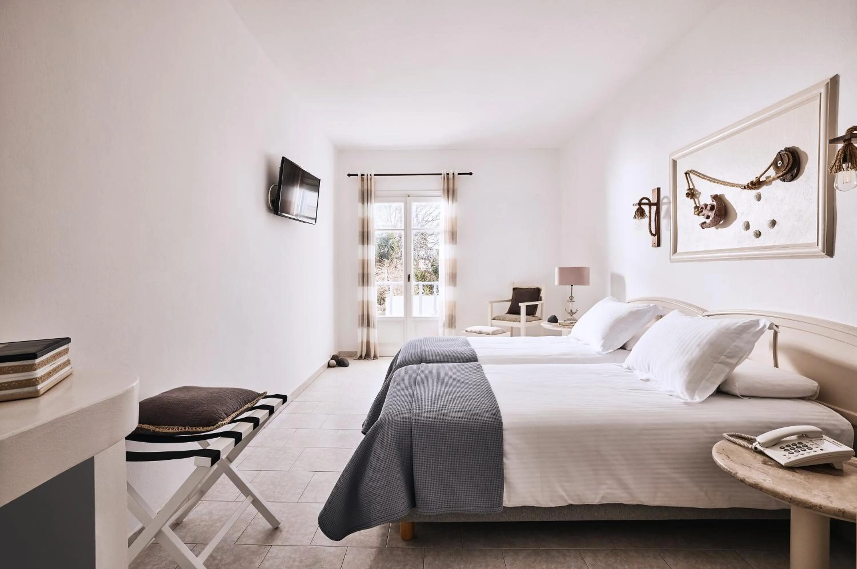 Photo of the whole room, Bed in Capetan Giorgantas