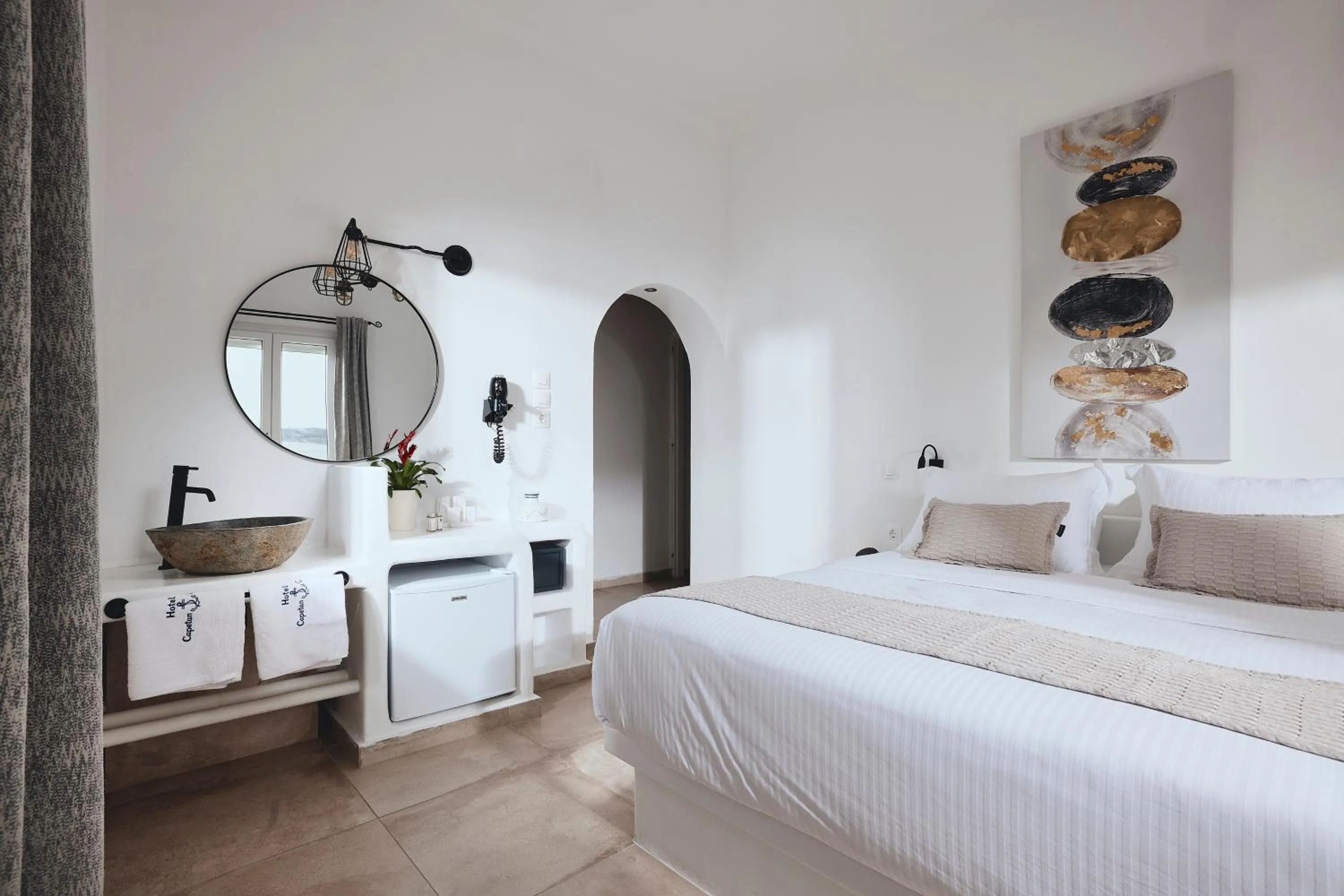 Photo of the whole room, Bed in Capetan Giorgantas