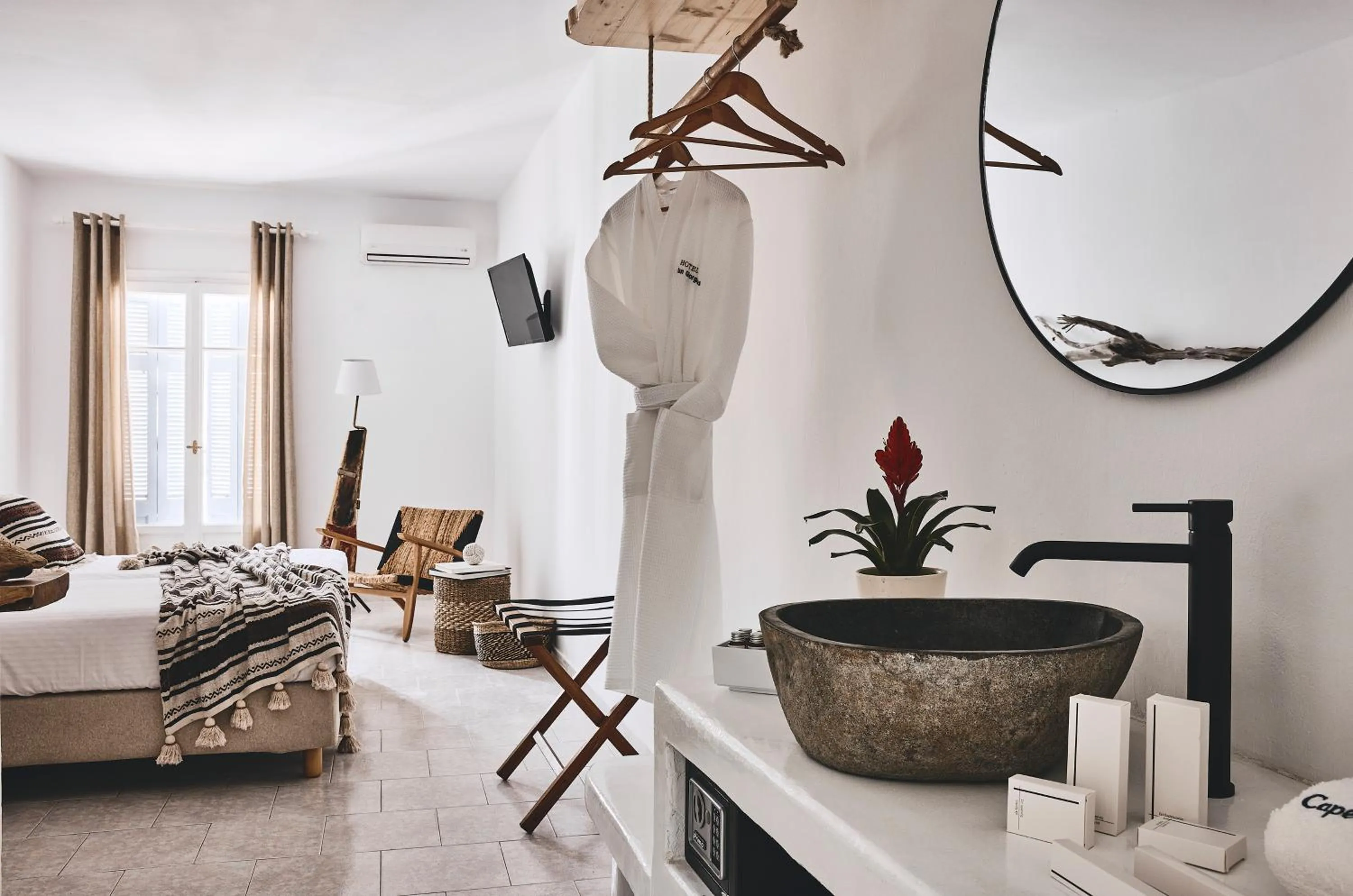 Photo of the whole room in Capetan Giorgantas