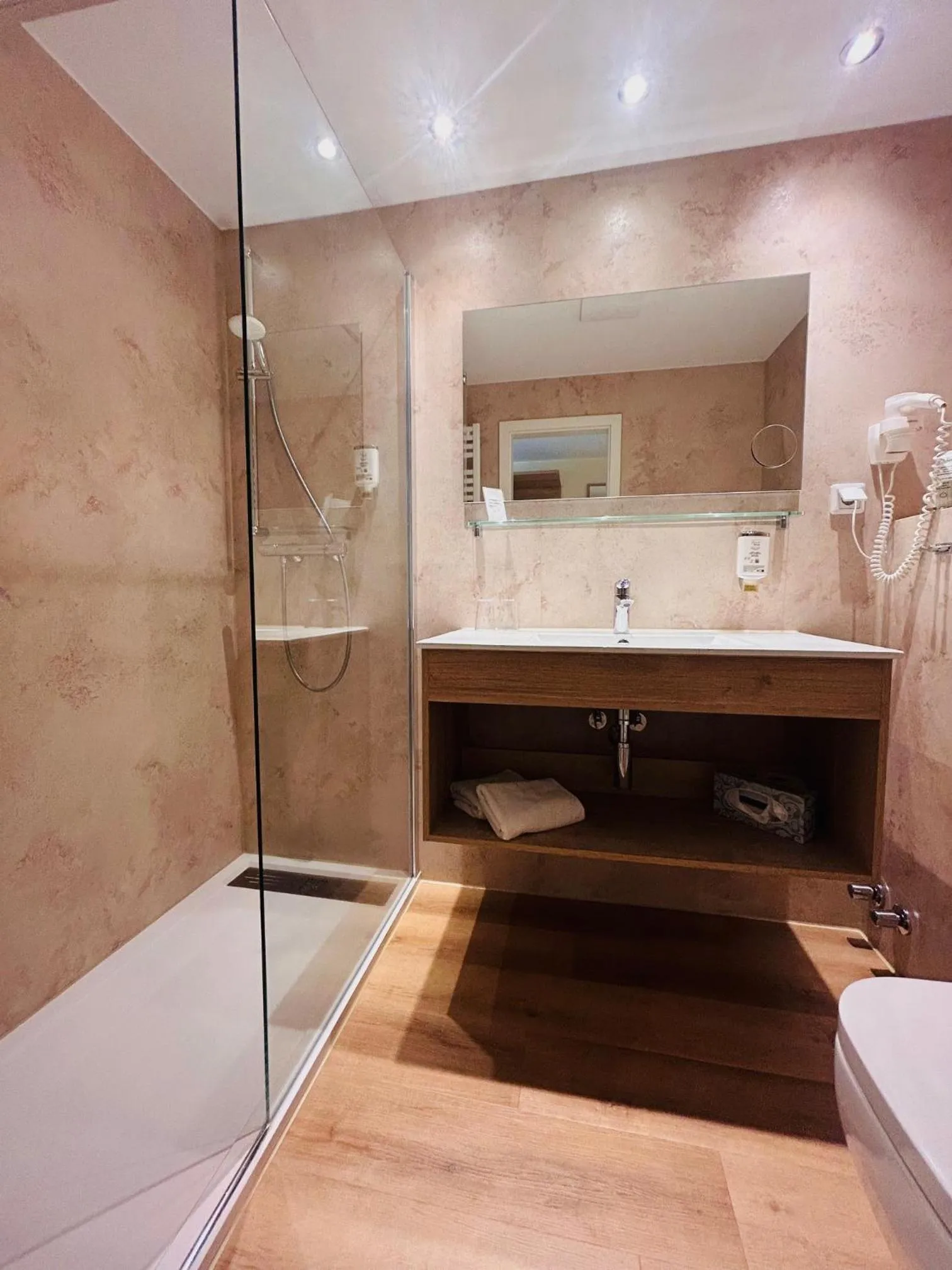 Bathroom in Haags Hotel Niedersachsenhof