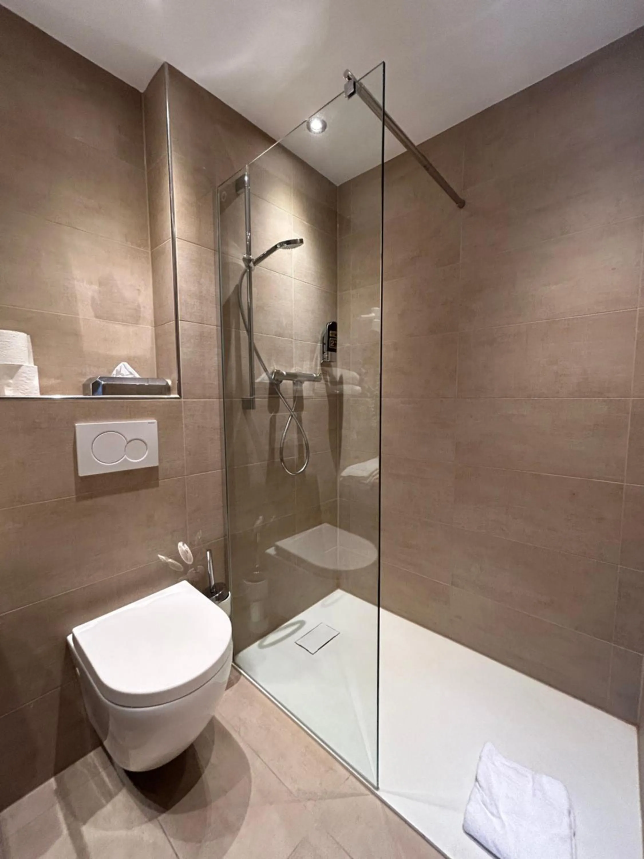 Bathroom in Hotel am Karlstor