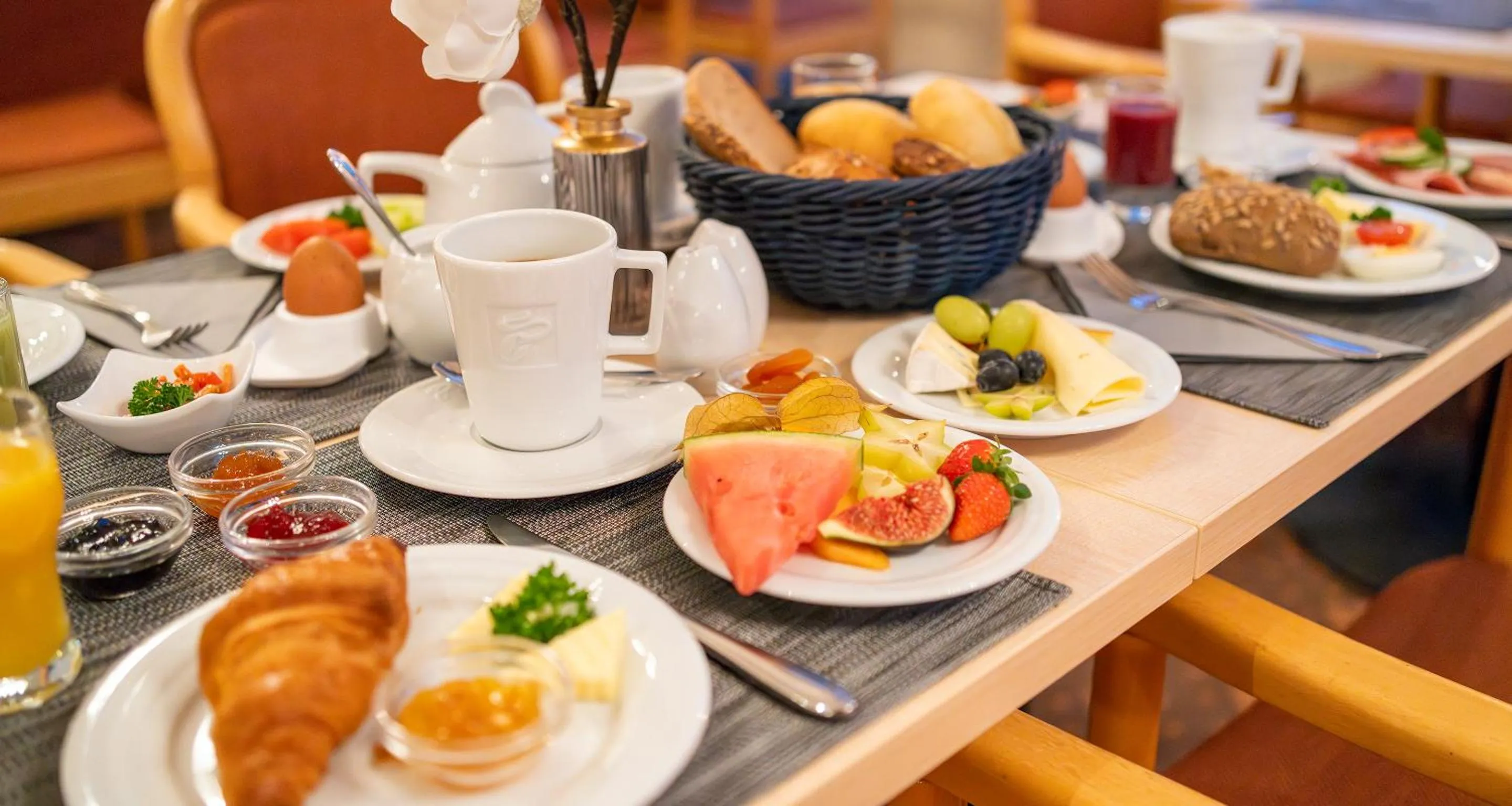 Breakfast in AMBER HOTEL Chemnitz Park